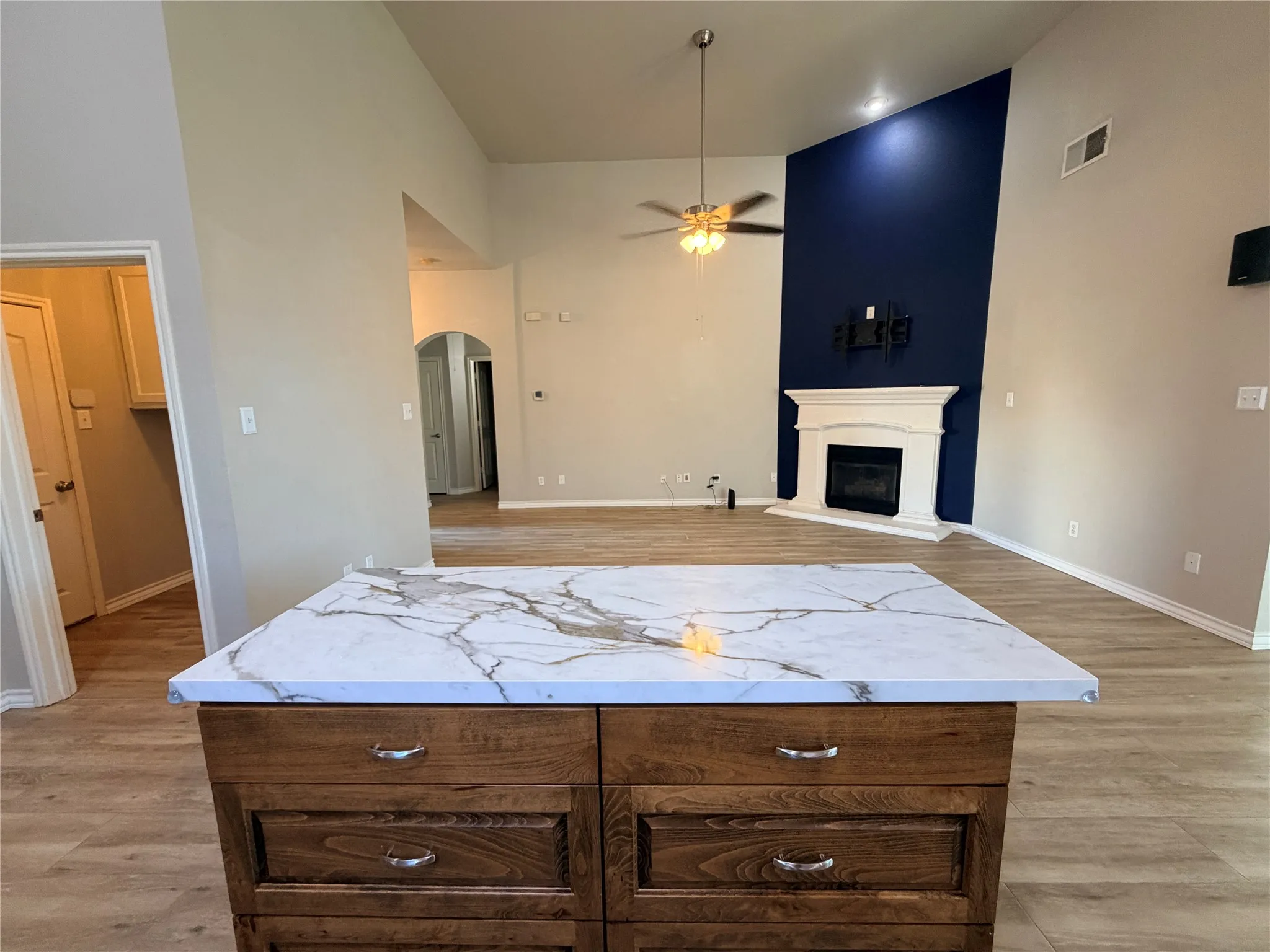 Single Family Residence For Rent in Tarrant County , 12917 Farmington Drive, Fort Worth, Texas 76244, 3 Bedroom, 2 Bathroom, 2 Garage spaces, 1,524 Sqft, built in 2005, mls#21377008, Real Estate Agent in Fort Worth, Homes For Rent in Tarrant county, Homes For Rent in Fort Worth, Realtor in Fort Worth Texas, Real Estate Brokerage Independent Realty Texas, Luminita Cordes Realtor