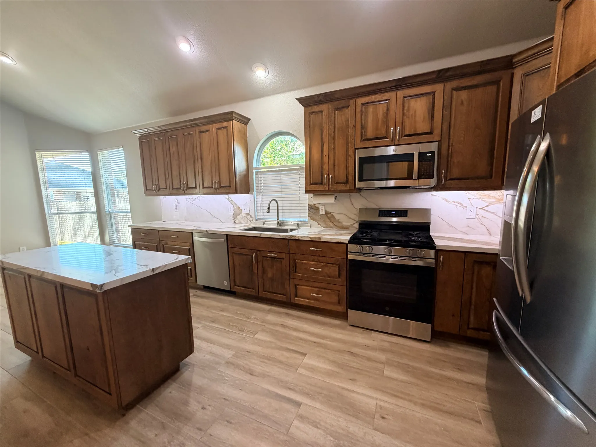 Single Family Residence For Rent in Tarrant County , 12917 Farmington Drive, Fort Worth, Texas 76244, 3 Bedroom, 2 Bathroom, 2 Garage spaces, 1,524 Sqft, built in 2005, mls#21377008, Real Estate Agent in Fort Worth, Homes For Rent in Tarrant county, Homes For Rent in Fort Worth, Realtor in Fort Worth Texas, Real Estate Brokerage Independent Realty Texas, Luminita Cordes Realtor