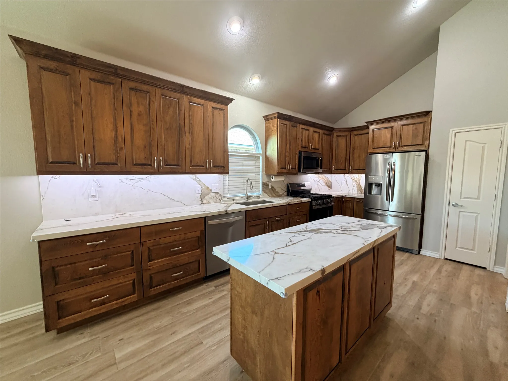 Single Family Residence For Rent in Tarrant County , 12917 Farmington Drive, Fort Worth, Texas 76244, 3 Bedroom, 2 Bathroom, 2 Garage spaces, 1,524 Sqft, built in 2005, mls#21377008, Real Estate Agent in Fort Worth, Homes For Rent in Tarrant county, Homes For Rent in Fort Worth, Realtor in Fort Worth Texas, Real Estate Brokerage Independent Realty Texas, Luminita Cordes Realtor