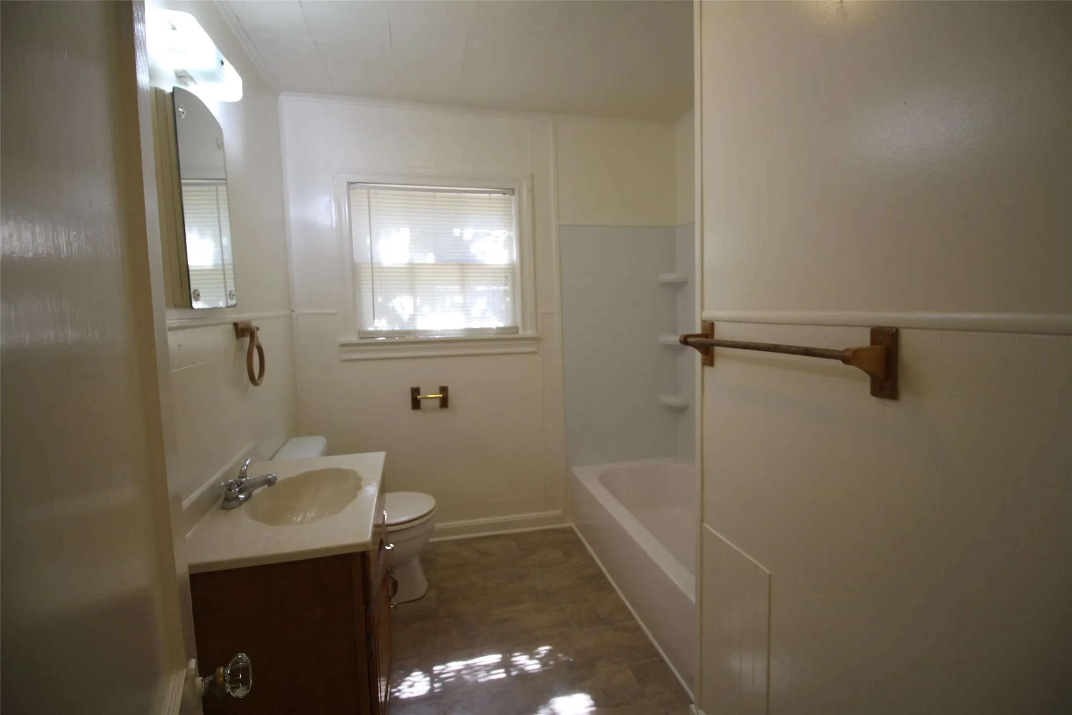 Single Family Residence For Rent in Van Zandt County , 323 N Houston Street, Grand Saline, Texas 75140, 2 Bedroom, 1 Bathroom, Garage spaces, 1,032 Sqft, built in 1957, mls#21376245, Real Estate Agent in Grand Saline, Homes For Rent in Van Zandt county, Homes For Rent in Grand Saline, Realtor in Grand Saline Texas, Real Estate Brokerage Independent Realty Texas, Luminita Cordes Realtor