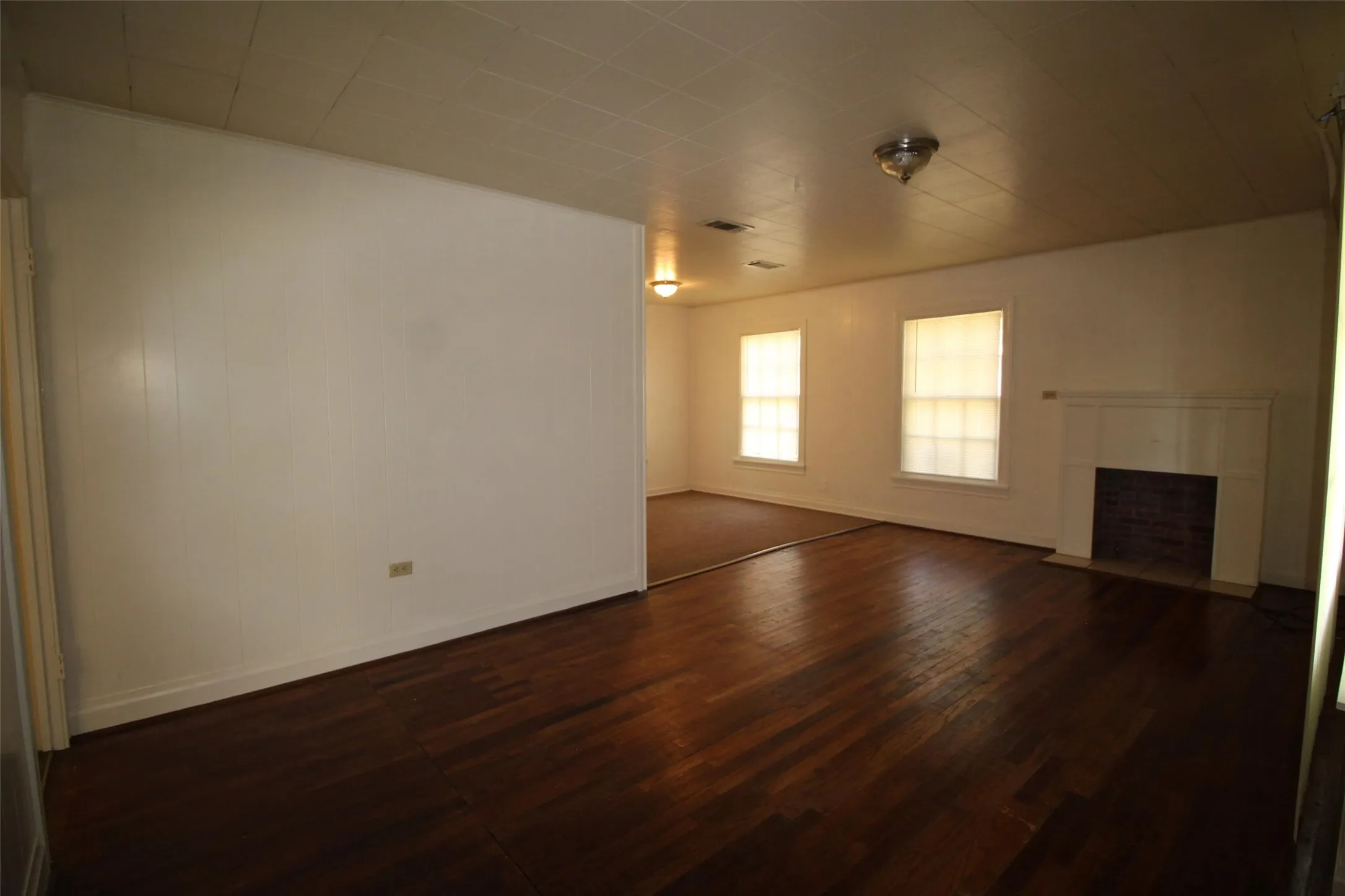 Single Family Residence For Rent in Van Zandt County , 323 N Houston Street, Grand Saline, Texas 75140, 2 Bedroom, 1 Bathroom, Garage spaces, 1,032 Sqft, built in 1957, mls#21376245, Real Estate Agent in Grand Saline, Homes For Rent in Van Zandt county, Homes For Rent in Grand Saline, Realtor in Grand Saline Texas, Real Estate Brokerage Independent Realty Texas, Luminita Cordes Realtor