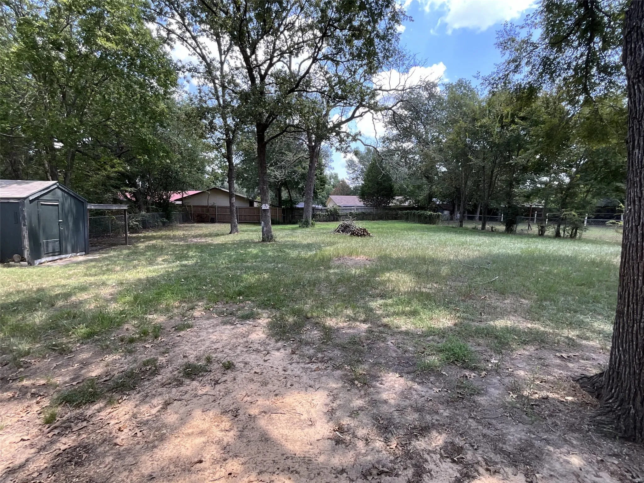 Single Family Residence For Rent in Henderson County , 608 N Cedar Street, Malakoff, Texas 75148, 2 Bedroom, 1 Bathroom, 1 Garage spaces, 1,064 Sqft, built in 1960, mls#21375891, Real Estate Agent in Malakoff, Homes For Rent in Henderson county, Homes For Rent in Malakoff, Realtor in Malakoff Texas, Real Estate Brokerage Independent Realty Texas, Luminita Cordes Realtor