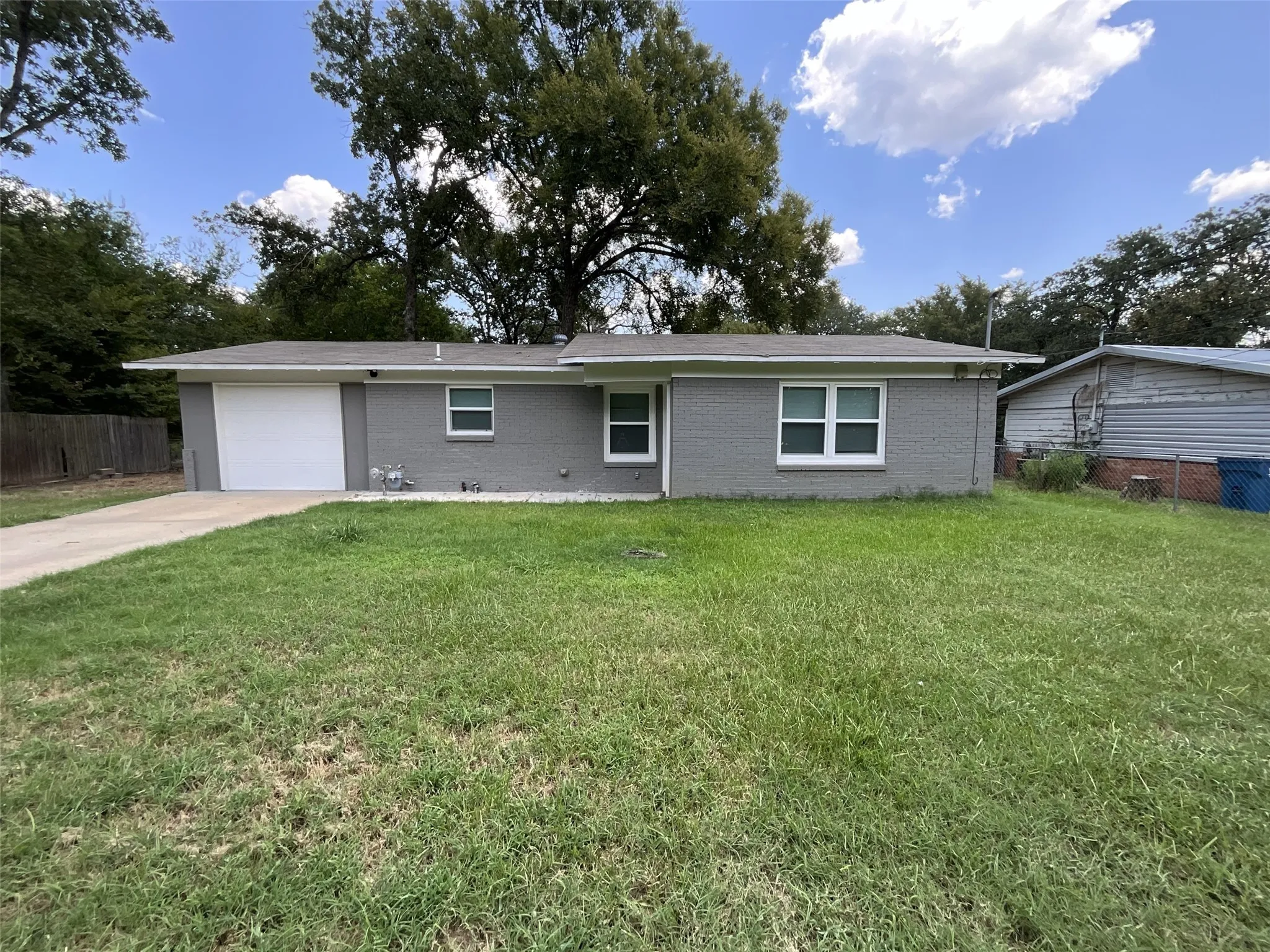 Single Family Residence For Rent in Henderson County , 608 N Cedar Street, Malakoff, Texas 75148, 2 Bedroom, 1 Bathroom, 1 Garage spaces, 1,064 Sqft, built in 1960, mls#21375891, Real Estate Agent in Malakoff, Homes For Rent in Henderson county, Homes For Rent in Malakoff, Realtor in Malakoff Texas, Real Estate Brokerage Independent Realty Texas, Luminita Cordes Realtor