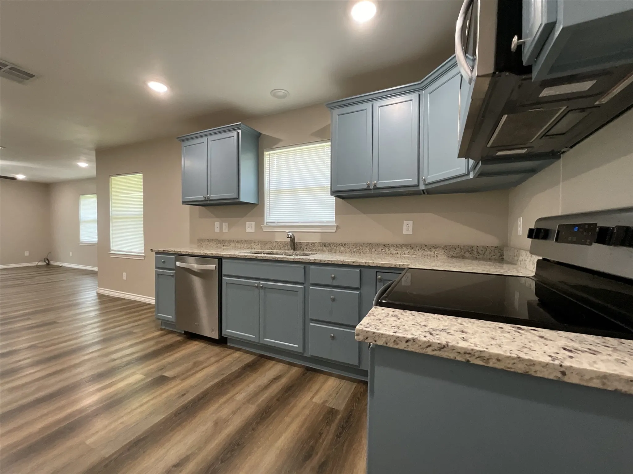 Single Family Residence For Rent in Henderson County , 608 N Cedar Street, Malakoff, Texas 75148, 2 Bedroom, 1 Bathroom, 1 Garage spaces, 1,064 Sqft, built in 1960, mls#21375891, Real Estate Agent in Malakoff, Homes For Rent in Henderson county, Homes For Rent in Malakoff, Realtor in Malakoff Texas, Real Estate Brokerage Independent Realty Texas, Luminita Cordes Realtor