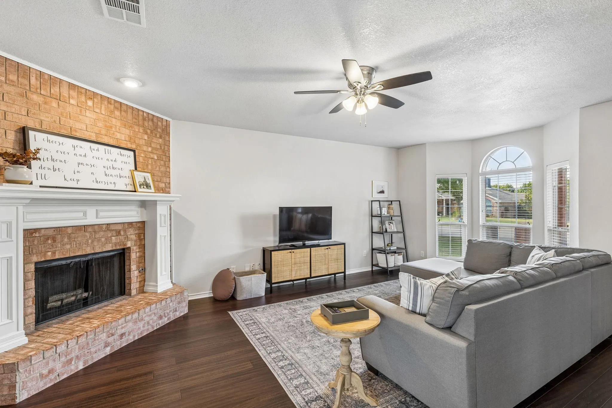 Single Family Residence For Sale in Collin County , 1532 Pine Bluff Drive, Allen, Texas 75002, 4 Bedroom, 3 Bathroom, 2 Garage spaces, 2,594 Sqft, built in 2002, mls#21377005, Real Estate Agent in Allen, Homes For Sale in Collin county, Homes For Sale in Allen, Realtor in Allen Texas, Real Estate Brokerage Independent Realty Texas, Luminita Cordes Realtor