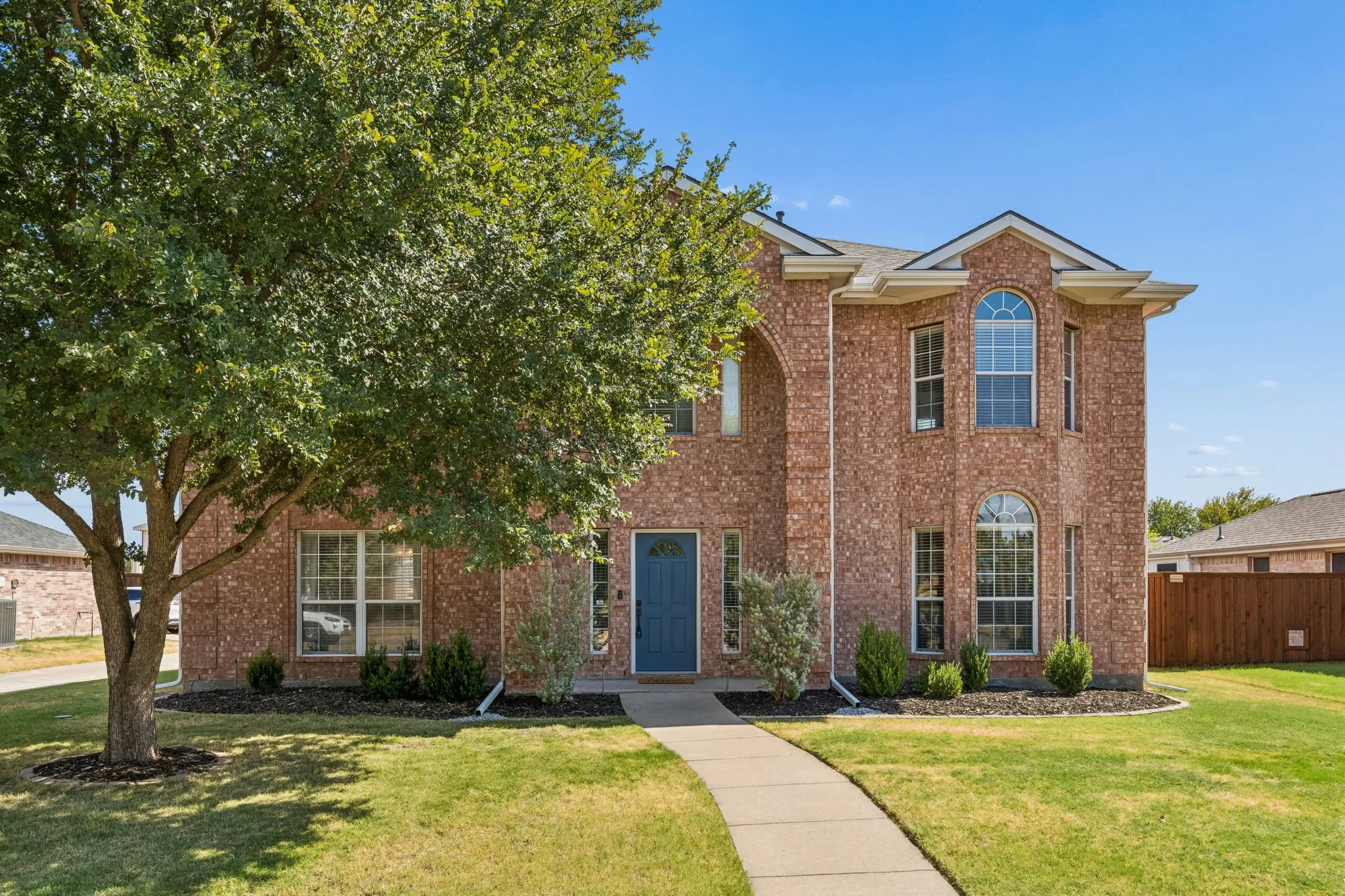 Single Family Residence For Sale in Collin County , 1532 Pine Bluff Drive, Allen, Texas 75002, 4 Bedroom, 3 Bathroom, 2 Garage spaces, 2,594 Sqft, built in 2002, mls#21377005, Real Estate Agent in Allen, Homes For Sale in Collin county, Homes For Sale in Allen, Realtor in Allen Texas, Real Estate Brokerage Independent Realty Texas, Luminita Cordes Realtor