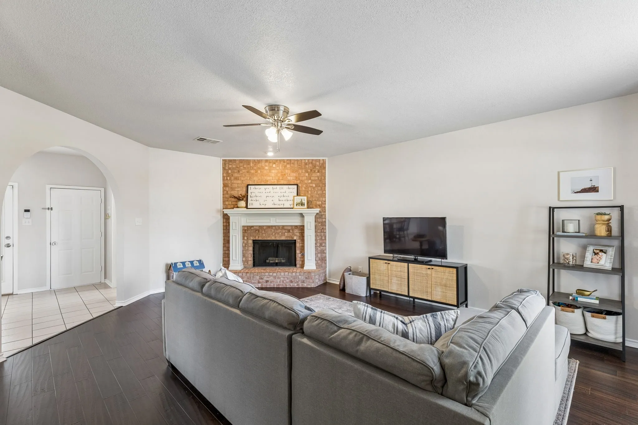 Single Family Residence For Sale in Collin County , 1532 Pine Bluff Drive, Allen, Texas 75002, 4 Bedroom, 3 Bathroom, 2 Garage spaces, 2,594 Sqft, built in 2002, mls#21377005, Real Estate Agent in Allen, Homes For Sale in Collin county, Homes For Sale in Allen, Realtor in Allen Texas, Real Estate Brokerage Independent Realty Texas, Luminita Cordes Realtor