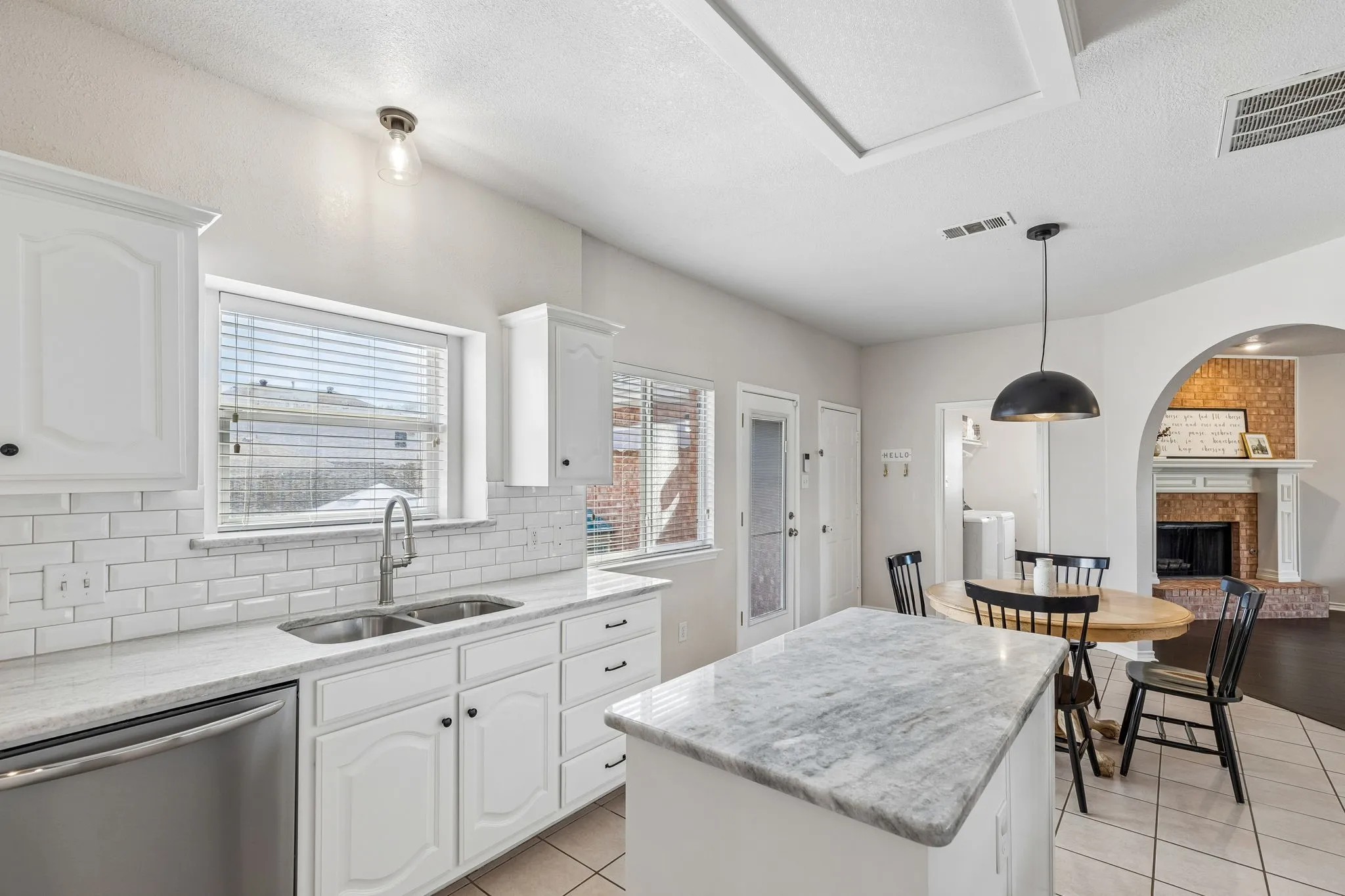 Single Family Residence For Sale in Collin County , 1532 Pine Bluff Drive, Allen, Texas 75002, 4 Bedroom, 3 Bathroom, 2 Garage spaces, 2,594 Sqft, built in 2002, mls#21377005, Real Estate Agent in Allen, Homes For Sale in Collin county, Homes For Sale in Allen, Realtor in Allen Texas, Real Estate Brokerage Independent Realty Texas, Luminita Cordes Realtor