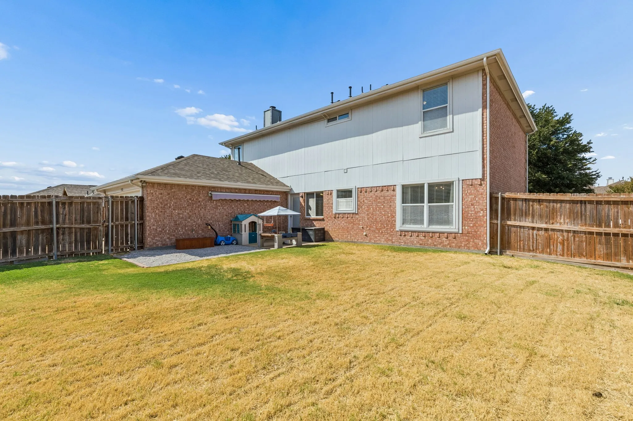 Single Family Residence For Sale in Collin County , 1532 Pine Bluff Drive, Allen, Texas 75002, 4 Bedroom, 3 Bathroom, 2 Garage spaces, 2,594 Sqft, built in 2002, mls#21377005, Real Estate Agent in Allen, Homes For Sale in Collin county, Homes For Sale in Allen, Realtor in Allen Texas, Real Estate Brokerage Independent Realty Texas, Luminita Cordes Realtor