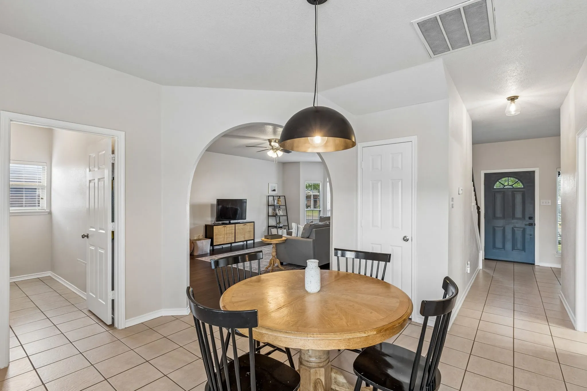 Single Family Residence For Sale in Collin County , 1532 Pine Bluff Drive, Allen, Texas 75002, 4 Bedroom, 3 Bathroom, 2 Garage spaces, 2,594 Sqft, built in 2002, mls#21377005, Real Estate Agent in Allen, Homes For Sale in Collin county, Homes For Sale in Allen, Realtor in Allen Texas, Real Estate Brokerage Independent Realty Texas, Luminita Cordes Realtor