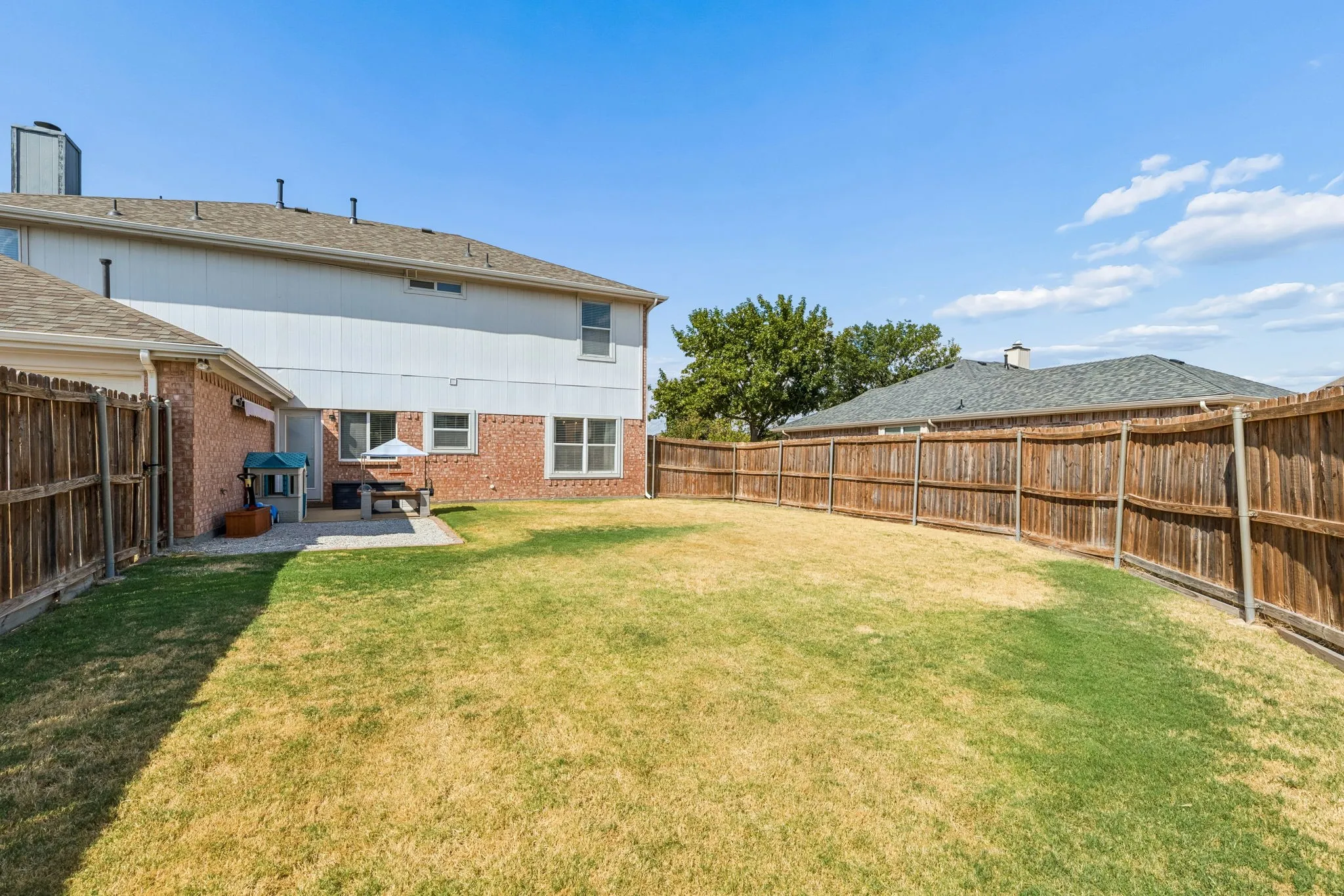 Single Family Residence For Sale in Collin County , 1532 Pine Bluff Drive, Allen, Texas 75002, 4 Bedroom, 3 Bathroom, 2 Garage spaces, 2,594 Sqft, built in 2002, mls#21377005, Real Estate Agent in Allen, Homes For Sale in Collin county, Homes For Sale in Allen, Realtor in Allen Texas, Real Estate Brokerage Independent Realty Texas, Luminita Cordes Realtor