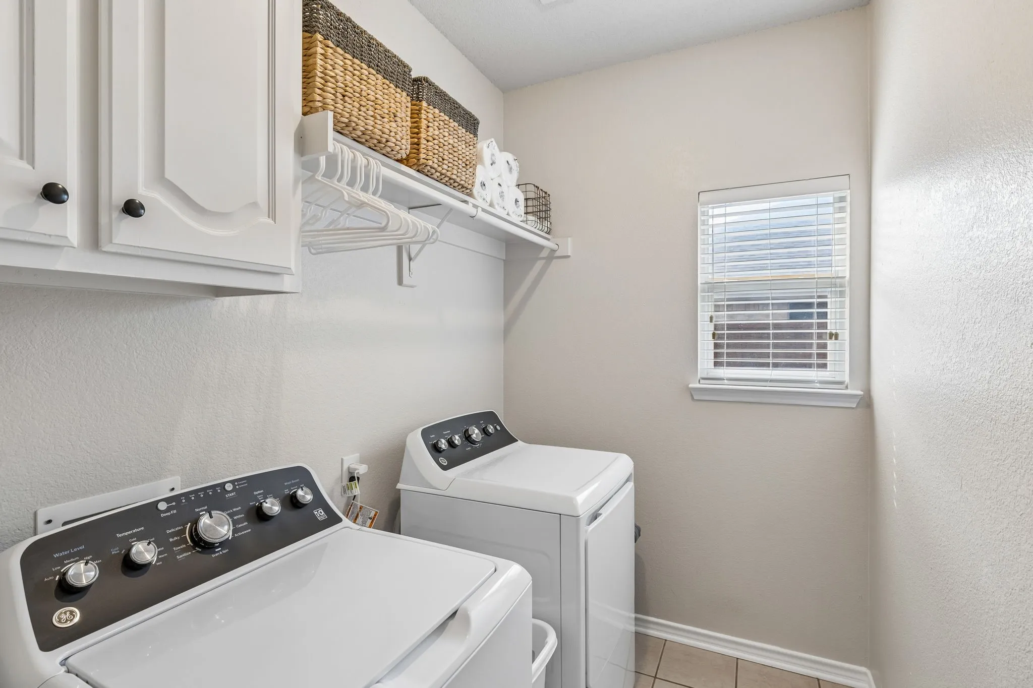 Single Family Residence For Sale in Collin County , 1532 Pine Bluff Drive, Allen, Texas 75002, 4 Bedroom, 3 Bathroom, 2 Garage spaces, 2,594 Sqft, built in 2002, mls#21377005, Real Estate Agent in Allen, Homes For Sale in Collin county, Homes For Sale in Allen, Realtor in Allen Texas, Real Estate Brokerage Independent Realty Texas, Luminita Cordes Realtor