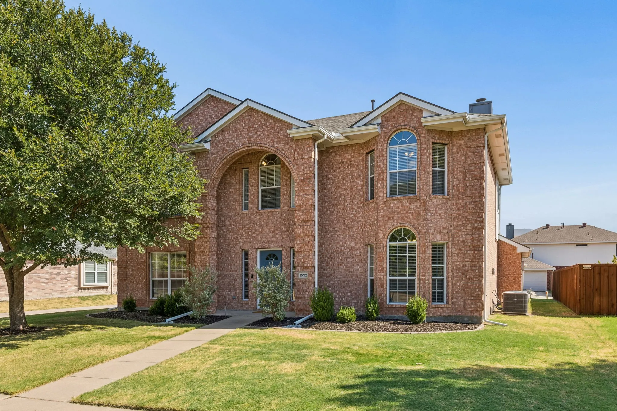 Single Family Residence For Sale in Collin County , 1532 Pine Bluff Drive, Allen, Texas 75002, 4 Bedroom, 3 Bathroom, 2 Garage spaces, 2,594 Sqft, built in 2002, mls#21377005, Real Estate Agent in Allen, Homes For Sale in Collin county, Homes For Sale in Allen, Realtor in Allen Texas, Real Estate Brokerage Independent Realty Texas, Luminita Cordes Realtor