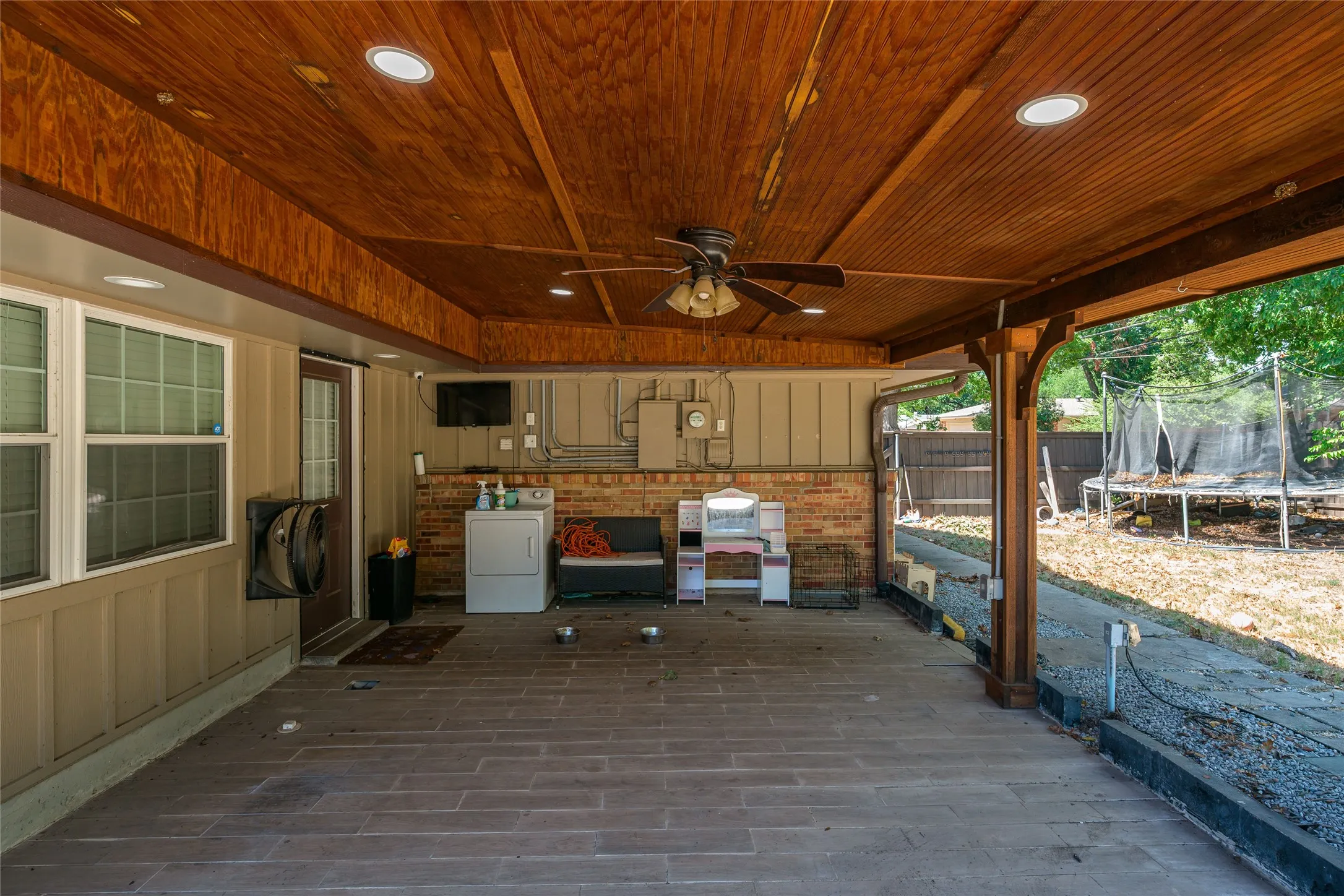 Single Family Residence For Sale in Grayson County , 1423 W Shields Drive, Sherman, Texas 75092, 5 Bedroom, 3 Bathroom, 2 Garage spaces, 2,185 Sqft, built in 1962, mls#21377015, Real Estate Agent in Sherman, Homes For Sale in Grayson county, Homes For Sale in Sherman, Realtor in Sherman Texas, Real Estate Brokerage Independent Realty Texas, Luminita Cordes Realtor