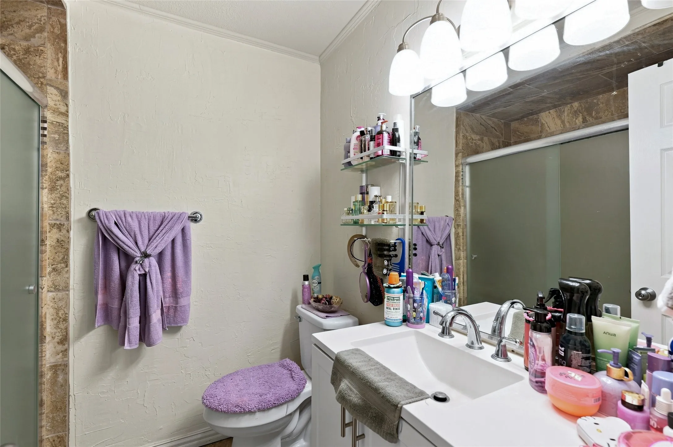Single Family Residence For Sale in Grayson County , 1423 W Shields Drive, Sherman, Texas 75092, 5 Bedroom, 3 Bathroom, 2 Garage spaces, 2,185 Sqft, built in 1962, mls#21377015, Real Estate Agent in Sherman, Homes For Sale in Grayson county, Homes For Sale in Sherman, Realtor in Sherman Texas, Real Estate Brokerage Independent Realty Texas, Luminita Cordes Realtor