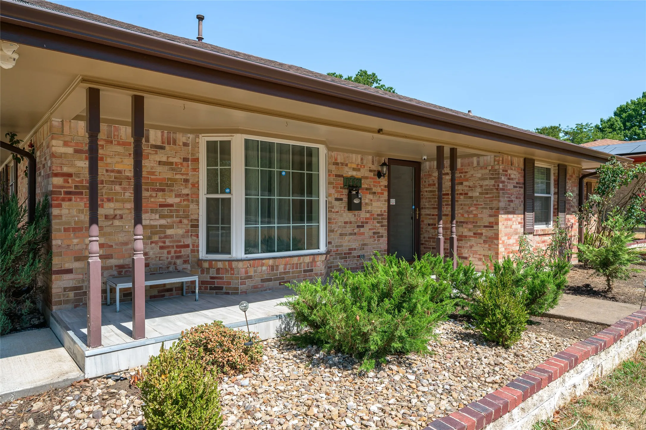 Single Family Residence For Sale in Grayson County , 1423 W Shields Drive, Sherman, Texas 75092, 5 Bedroom, 3 Bathroom, 2 Garage spaces, 2,185 Sqft, built in 1962, mls#21377015, Real Estate Agent in Sherman, Homes For Sale in Grayson county, Homes For Sale in Sherman, Realtor in Sherman Texas, Real Estate Brokerage Independent Realty Texas, Luminita Cordes Realtor
