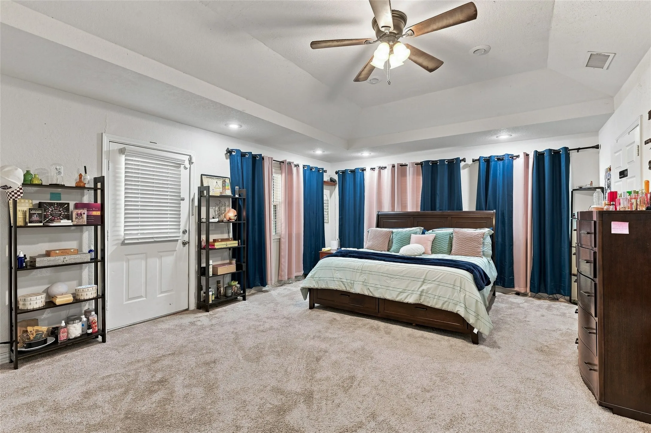 Single Family Residence For Sale in Grayson County , 1423 W Shields Drive, Sherman, Texas 75092, 5 Bedroom, 3 Bathroom, 2 Garage spaces, 2,185 Sqft, built in 1962, mls#21377015, Real Estate Agent in Sherman, Homes For Sale in Grayson county, Homes For Sale in Sherman, Realtor in Sherman Texas, Real Estate Brokerage Independent Realty Texas, Luminita Cordes Realtor