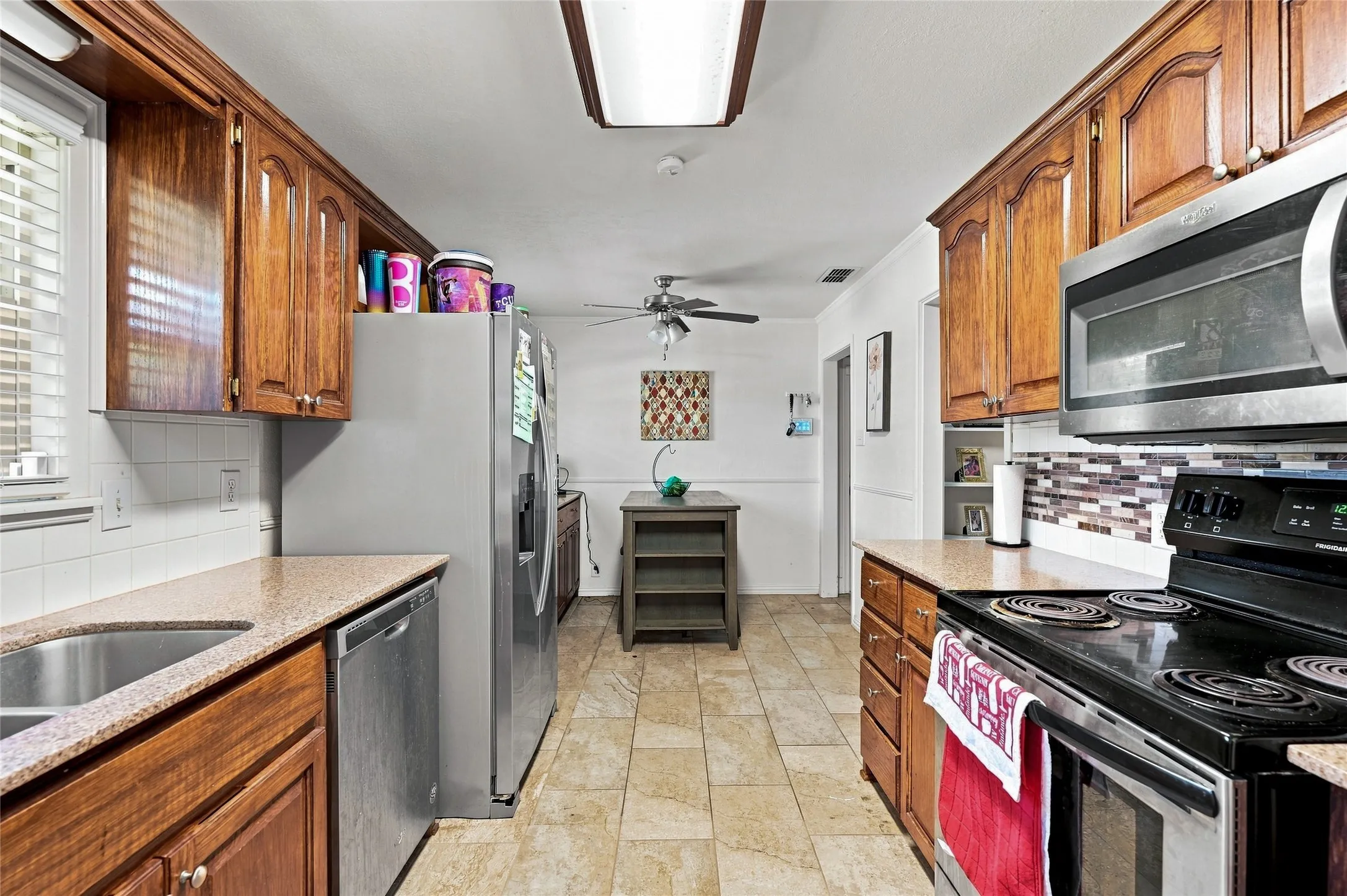 Single Family Residence For Sale in Grayson County , 1423 W Shields Drive, Sherman, Texas 75092, 5 Bedroom, 3 Bathroom, 2 Garage spaces, 2,185 Sqft, built in 1962, mls#21377015, Real Estate Agent in Sherman, Homes For Sale in Grayson county, Homes For Sale in Sherman, Realtor in Sherman Texas, Real Estate Brokerage Independent Realty Texas, Luminita Cordes Realtor