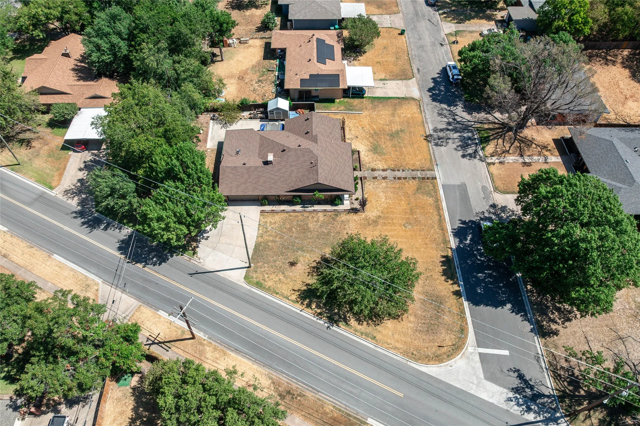 Single Family Residence For Sale in Grayson County , 1423 W Shields Drive, Sherman, Texas 75092, 5 Bedroom, 3 Bathroom, 2 Garage spaces, 2,185 Sqft, built in 1962, mls#21377015, Real Estate Agent in Sherman, Homes For Sale in Grayson county, Homes For Sale in Sherman, Realtor in Sherman Texas, Real Estate Brokerage Independent Realty Texas, Luminita Cordes Realtor