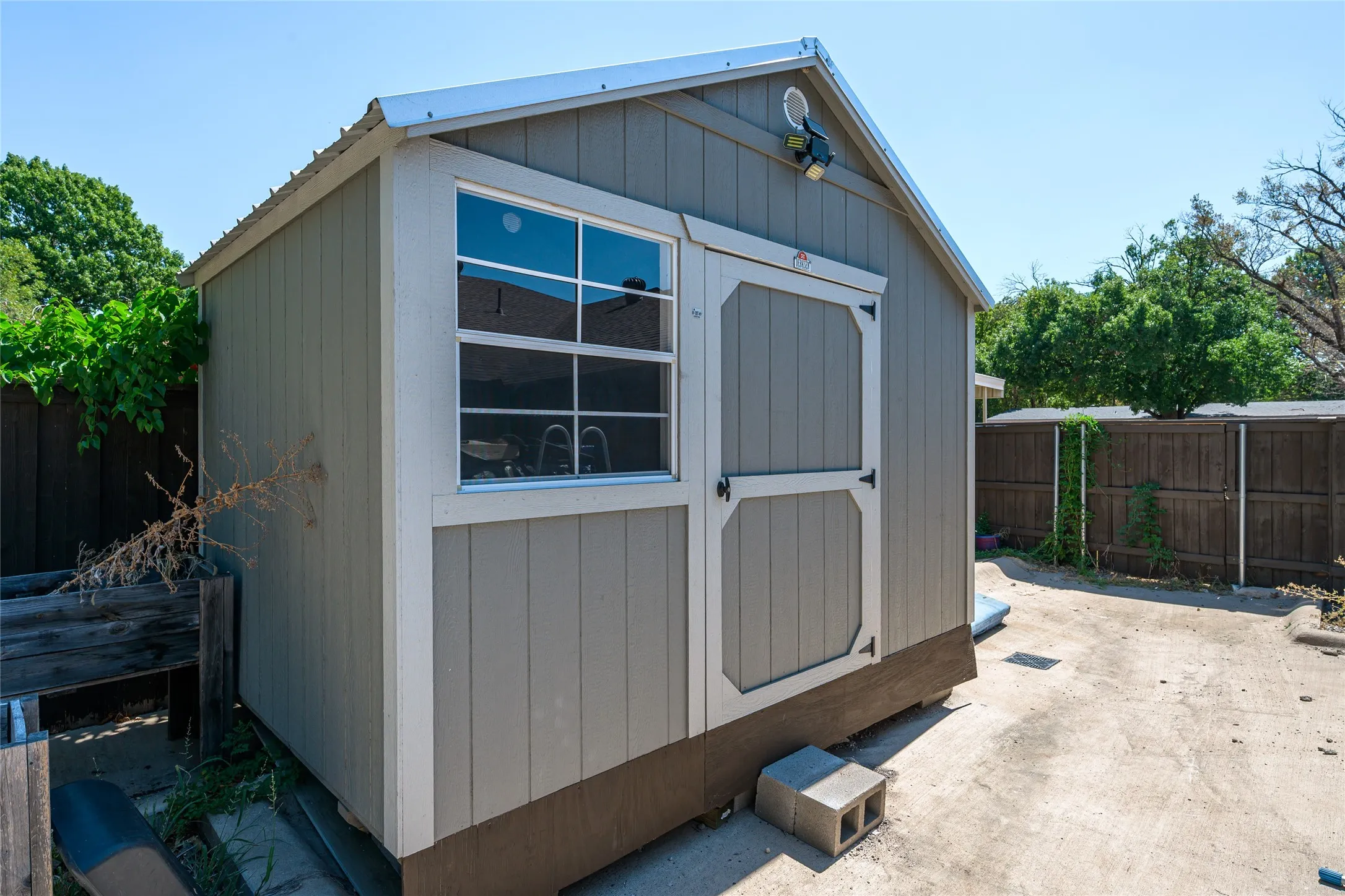 Single Family Residence For Sale in Grayson County , 1423 W Shields Drive, Sherman, Texas 75092, 5 Bedroom, 3 Bathroom, 2 Garage spaces, 2,185 Sqft, built in 1962, mls#21377015, Real Estate Agent in Sherman, Homes For Sale in Grayson county, Homes For Sale in Sherman, Realtor in Sherman Texas, Real Estate Brokerage Independent Realty Texas, Luminita Cordes Realtor