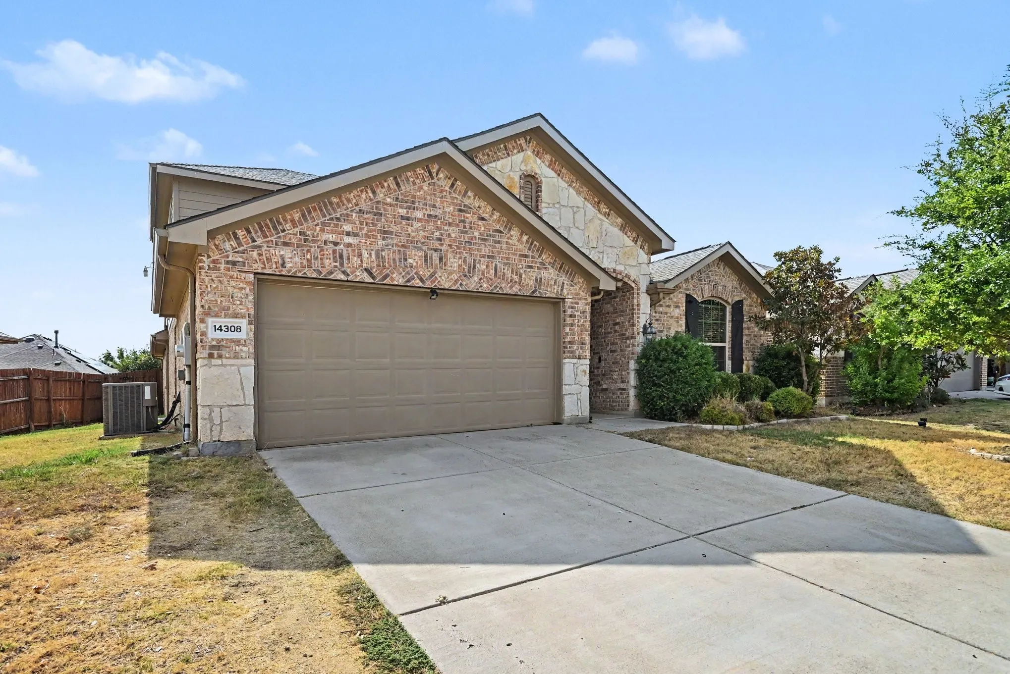 Single Family Residence For Sale in Tarrant County , 14308 Broomstick Road, Fort Worth, Texas 76052, 4 Bedroom, 3 Bathroom, 2 Garage spaces, 2,358 Sqft, built in 2013, mls#21375064, Real Estate Agent in Fort Worth, Homes For Sale in Tarrant county, Homes For Sale in Fort Worth, Realtor in Fort Worth Texas, Real Estate Brokerage Independent Realty Texas, Luminita Cordes Realtor