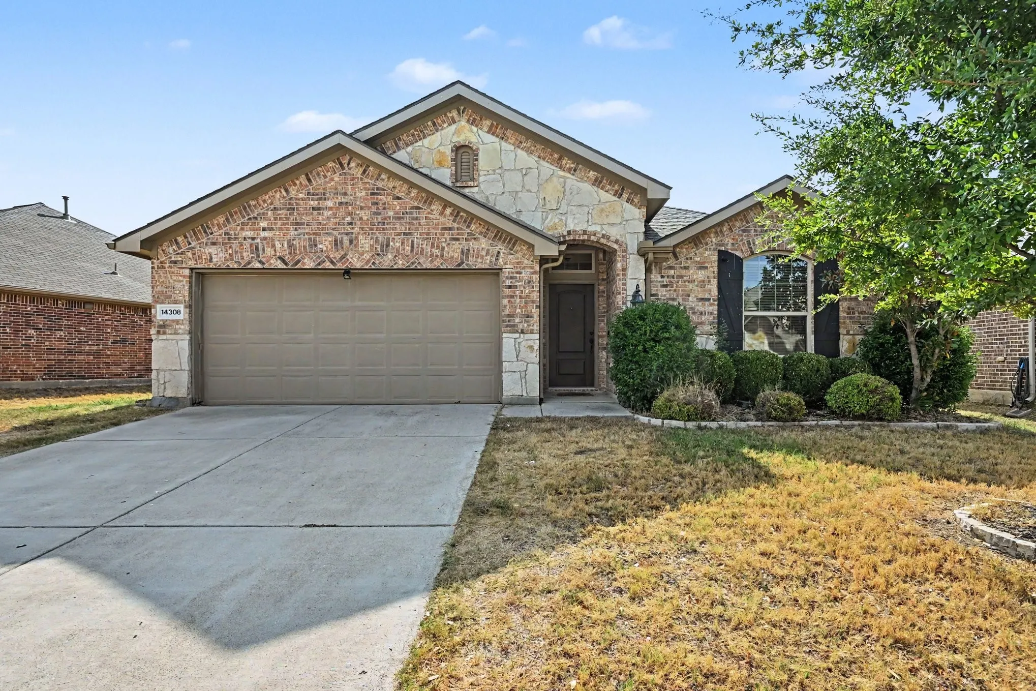 Single Family Residence For Sale in Tarrant County , 14308 Broomstick Road, Fort Worth, Texas 76052, 4 Bedroom, 3 Bathroom, 2 Garage spaces, 2,358 Sqft, built in 2013, mls#21375064, Real Estate Agent in Fort Worth, Homes For Sale in Tarrant county, Homes For Sale in Fort Worth, Realtor in Fort Worth Texas, Real Estate Brokerage Independent Realty Texas, Luminita Cordes Realtor