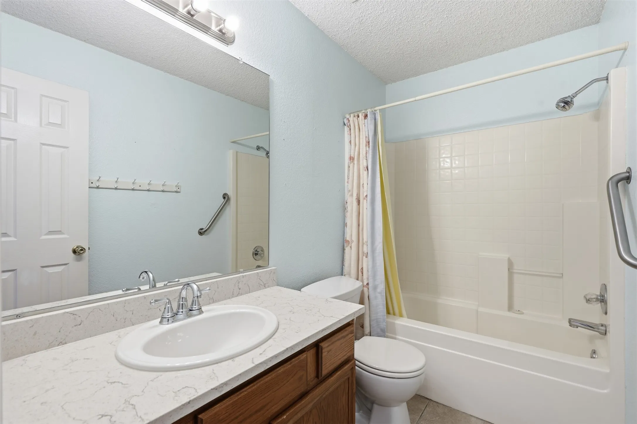 Single Family Residence For Sale in Parker County , 214 Merlin Drive, Weatherford, Texas 76086, 3 Bedroom, 2 Bathroom, 2 Garage spaces, 1,389 Sqft, built in 1997, mls#21375610, Real Estate Agent in Weatherford, Homes For Sale in Parker county, Homes For Sale in Weatherford, Realtor in Weatherford Texas, Real Estate Brokerage Independent Realty Texas, Luminita Cordes Realtor