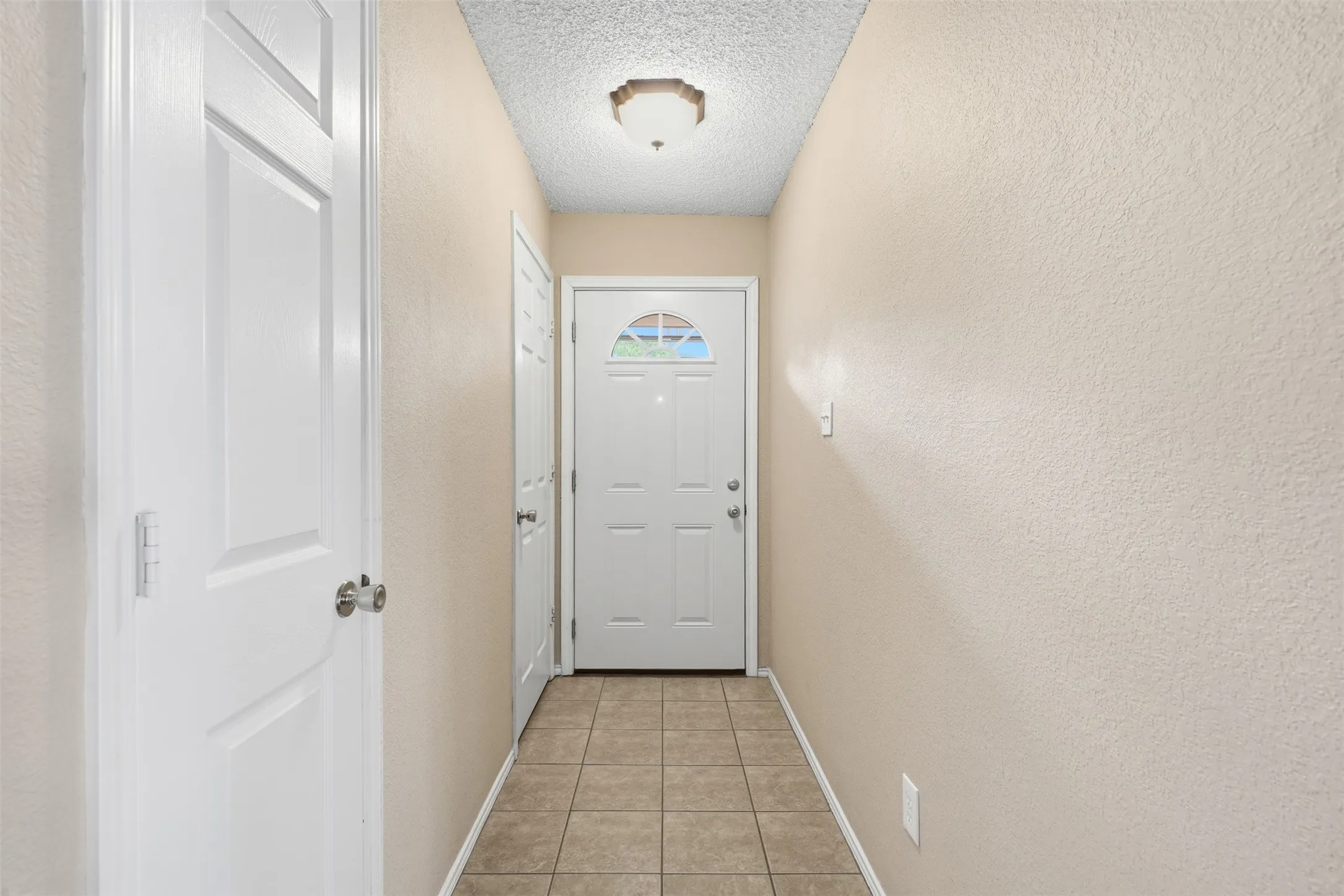 Single Family Residence For Sale in Parker County , 214 Merlin Drive, Weatherford, Texas 76086, 3 Bedroom, 2 Bathroom, 2 Garage spaces, 1,389 Sqft, built in 1997, mls#21375610, Real Estate Agent in Weatherford, Homes For Sale in Parker county, Homes For Sale in Weatherford, Realtor in Weatherford Texas, Real Estate Brokerage Independent Realty Texas, Luminita Cordes Realtor