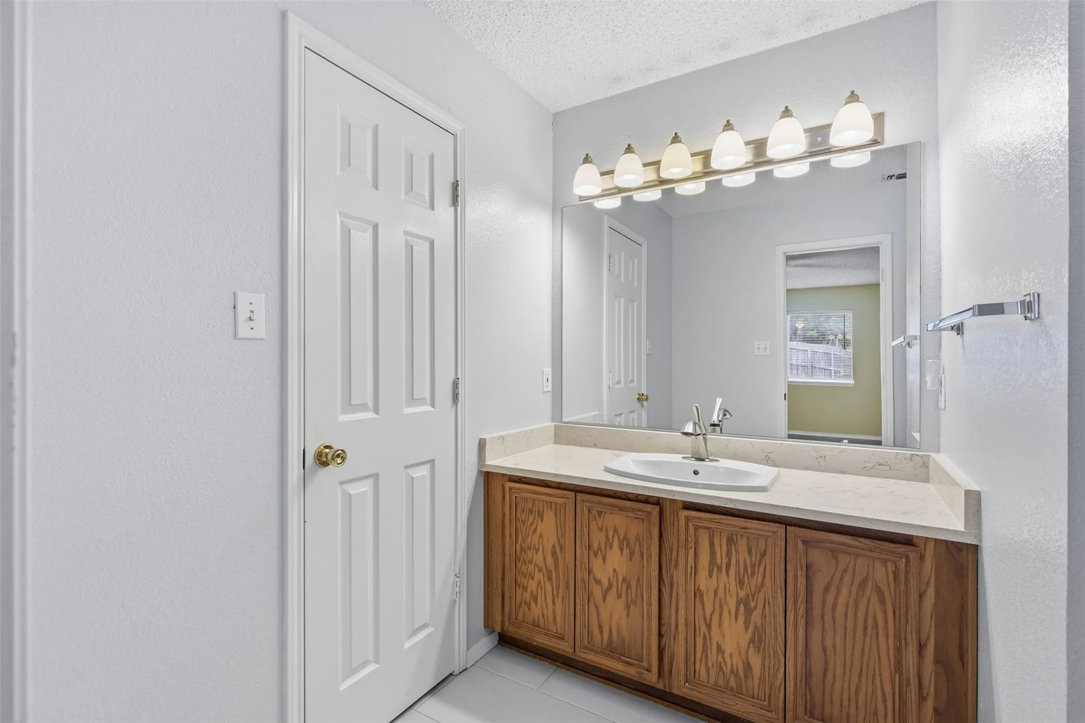 Single Family Residence For Sale in Parker County , 214 Merlin Drive, Weatherford, Texas 76086, 3 Bedroom, 2 Bathroom, 2 Garage spaces, 1,389 Sqft, built in 1997, mls#21375610, Real Estate Agent in Weatherford, Homes For Sale in Parker county, Homes For Sale in Weatherford, Realtor in Weatherford Texas, Real Estate Brokerage Independent Realty Texas, Luminita Cordes Realtor