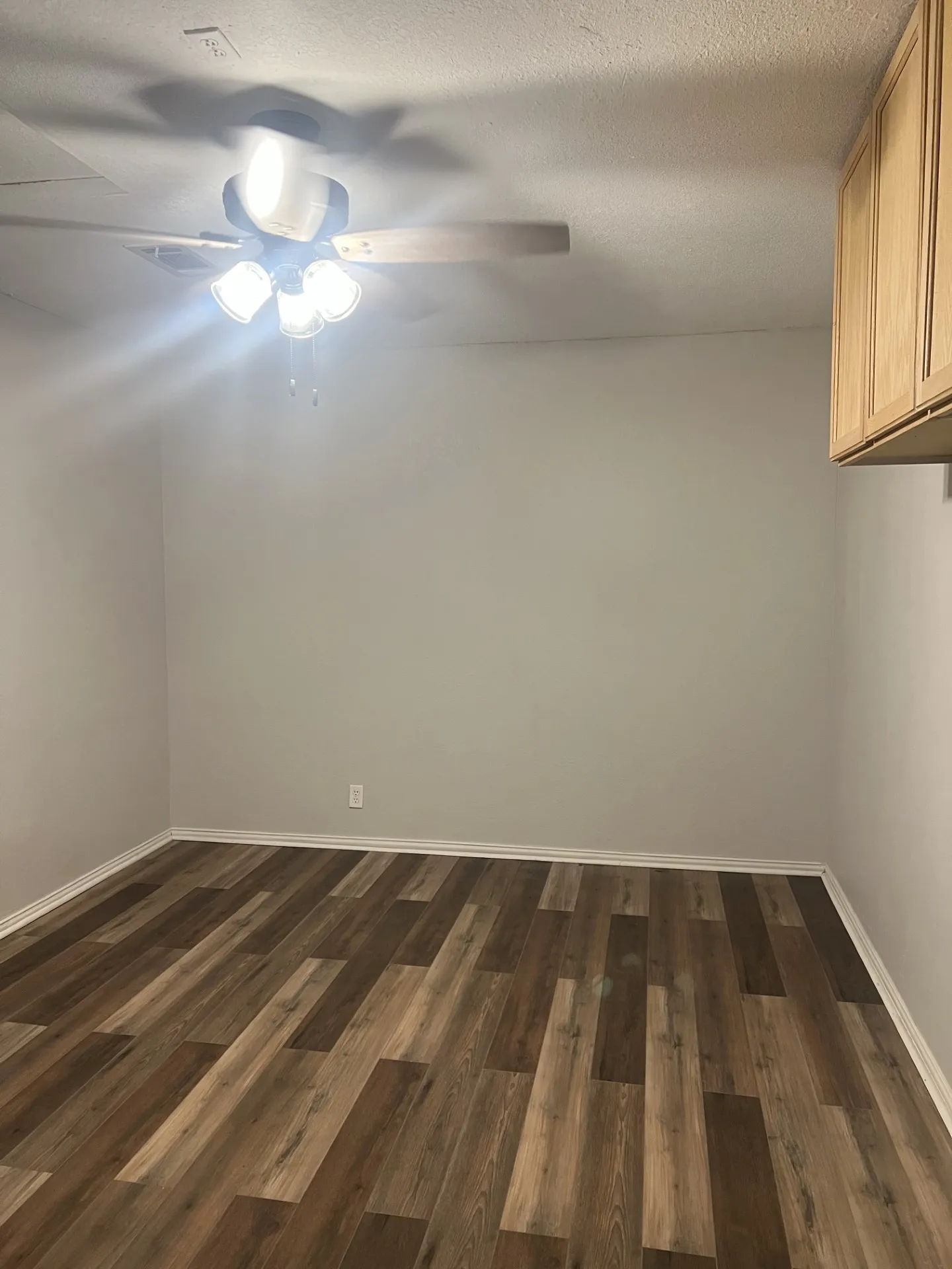Single Family Residence For Rent in Van Zandt County , 2036 Lisa Circle, Canton, Texas 75103, 3 Bedroom, 1 Bathroom, Garage spaces, 2,016 Sqft, built in 1988, mls#21370111, Real Estate Agent in Canton, Homes For Rent in Van Zandt county, Homes For Rent in Canton, Realtor in Canton Texas, Real Estate Brokerage Independent Realty Texas, Luminita Cordes Realtor