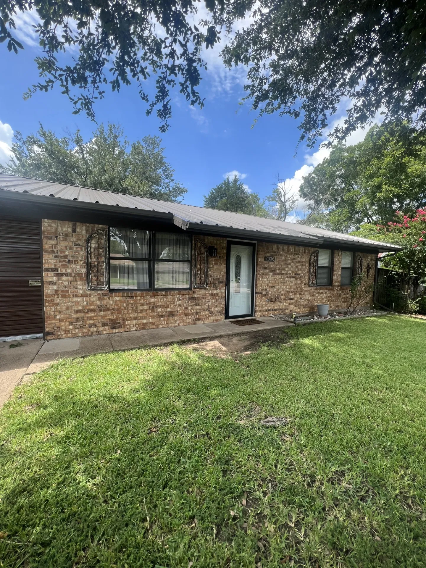 Single Family Residence For Rent in Van Zandt County , 2036 Lisa Circle, Canton, Texas 75103, 3 Bedroom, 1 Bathroom, Garage spaces, 2,016 Sqft, built in 1988, mls#21370111, Real Estate Agent in Canton, Homes For Rent in Van Zandt county, Homes For Rent in Canton, Realtor in Canton Texas, Real Estate Brokerage Independent Realty Texas, Luminita Cordes Realtor