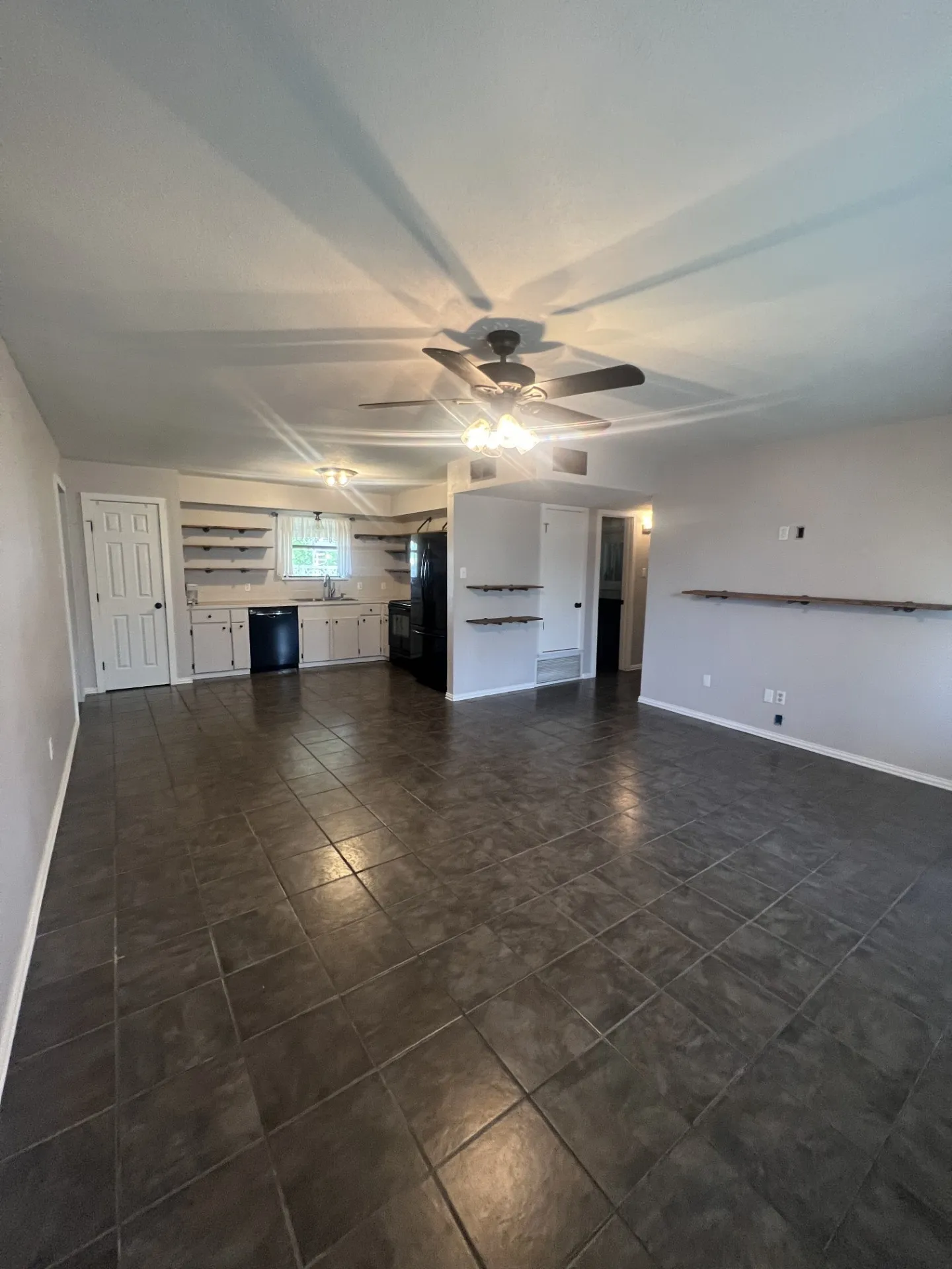Single Family Residence For Rent in Van Zandt County , 2036 Lisa Circle, Canton, Texas 75103, 3 Bedroom, 1 Bathroom, Garage spaces, 2,016 Sqft, built in 1988, mls#21370111, Real Estate Agent in Canton, Homes For Rent in Van Zandt county, Homes For Rent in Canton, Realtor in Canton Texas, Real Estate Brokerage Independent Realty Texas, Luminita Cordes Realtor