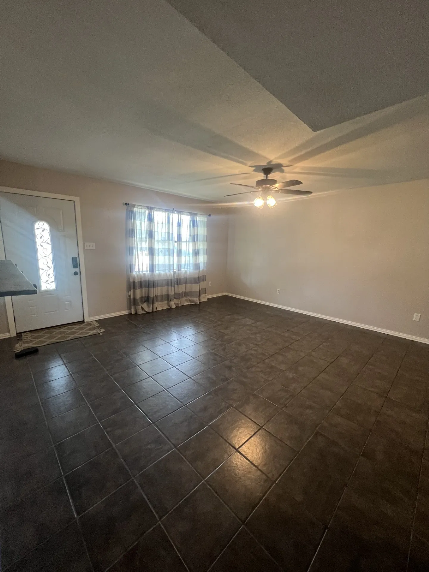 Single Family Residence For Rent in Van Zandt County , 2036 Lisa Circle, Canton, Texas 75103, 3 Bedroom, 1 Bathroom, Garage spaces, 2,016 Sqft, built in 1988, mls#21370111, Real Estate Agent in Canton, Homes For Rent in Van Zandt county, Homes For Rent in Canton, Realtor in Canton Texas, Real Estate Brokerage Independent Realty Texas, Luminita Cordes Realtor