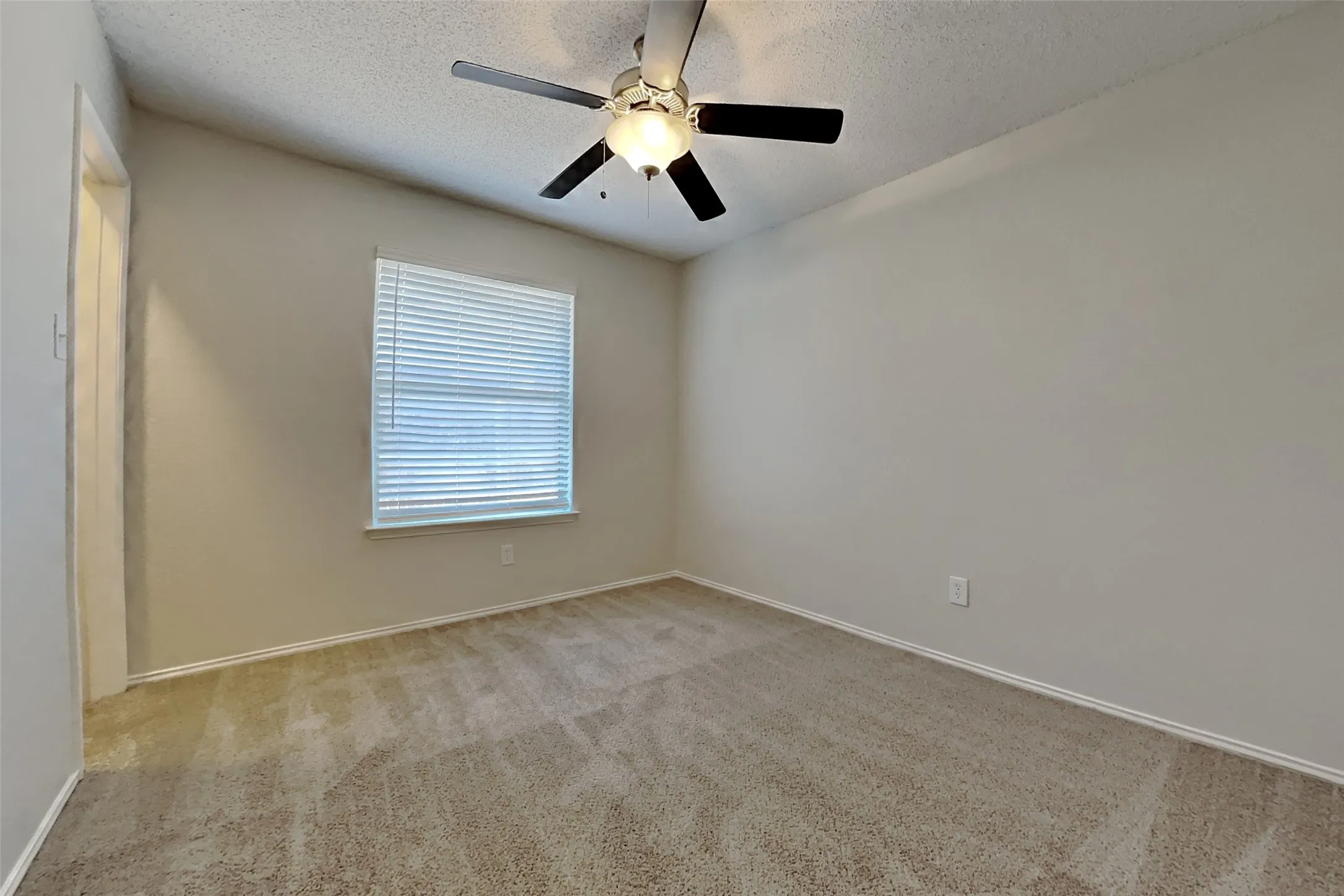 Single Family Residence For Rent in Tarrant County , 2822 White Oak Drive, Grand Prairie, Texas 75052, 3 Bedroom, 2 Bathroom, 2 Garage spaces, 1,545 Sqft, built in 1987, mls#21376998, Real Estate Agent in Grand Prairie, Homes For Rent in Tarrant county, Homes For Rent in Grand Prairie, Realtor in Grand Prairie Texas, Real Estate Brokerage Independent Realty Texas, Luminita Cordes Realtor