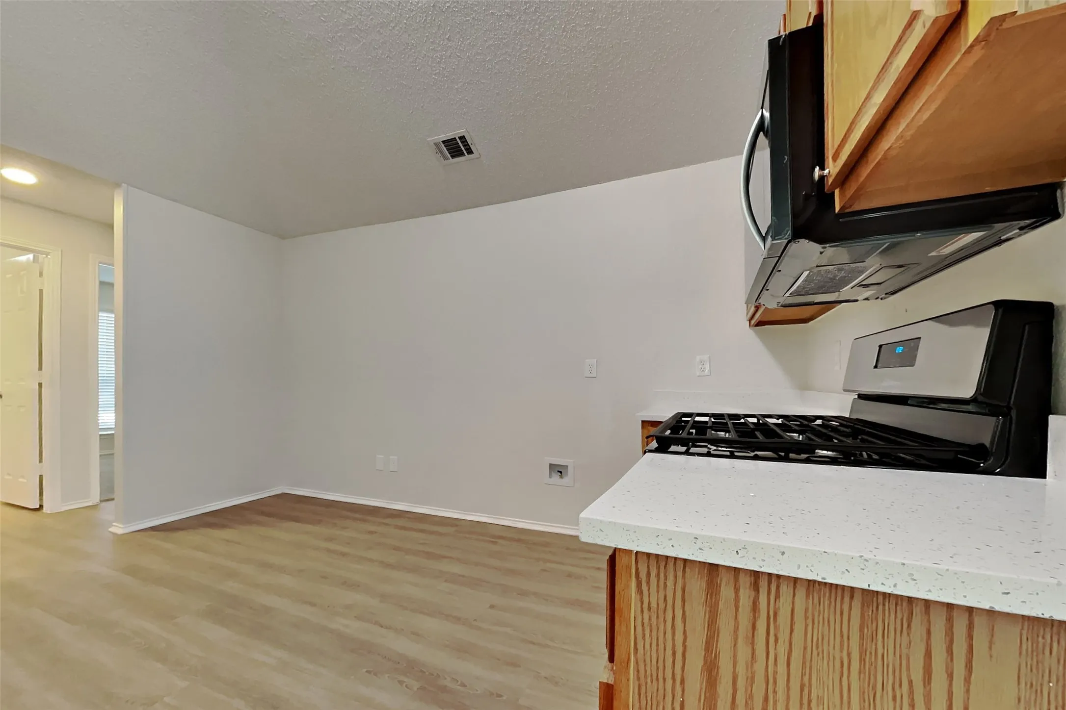 Single Family Residence For Rent in Tarrant County , 2822 White Oak Drive, Grand Prairie, Texas 75052, 3 Bedroom, 2 Bathroom, 2 Garage spaces, 1,545 Sqft, built in 1987, mls#21376998, Real Estate Agent in Grand Prairie, Homes For Rent in Tarrant county, Homes For Rent in Grand Prairie, Realtor in Grand Prairie Texas, Real Estate Brokerage Independent Realty Texas, Luminita Cordes Realtor