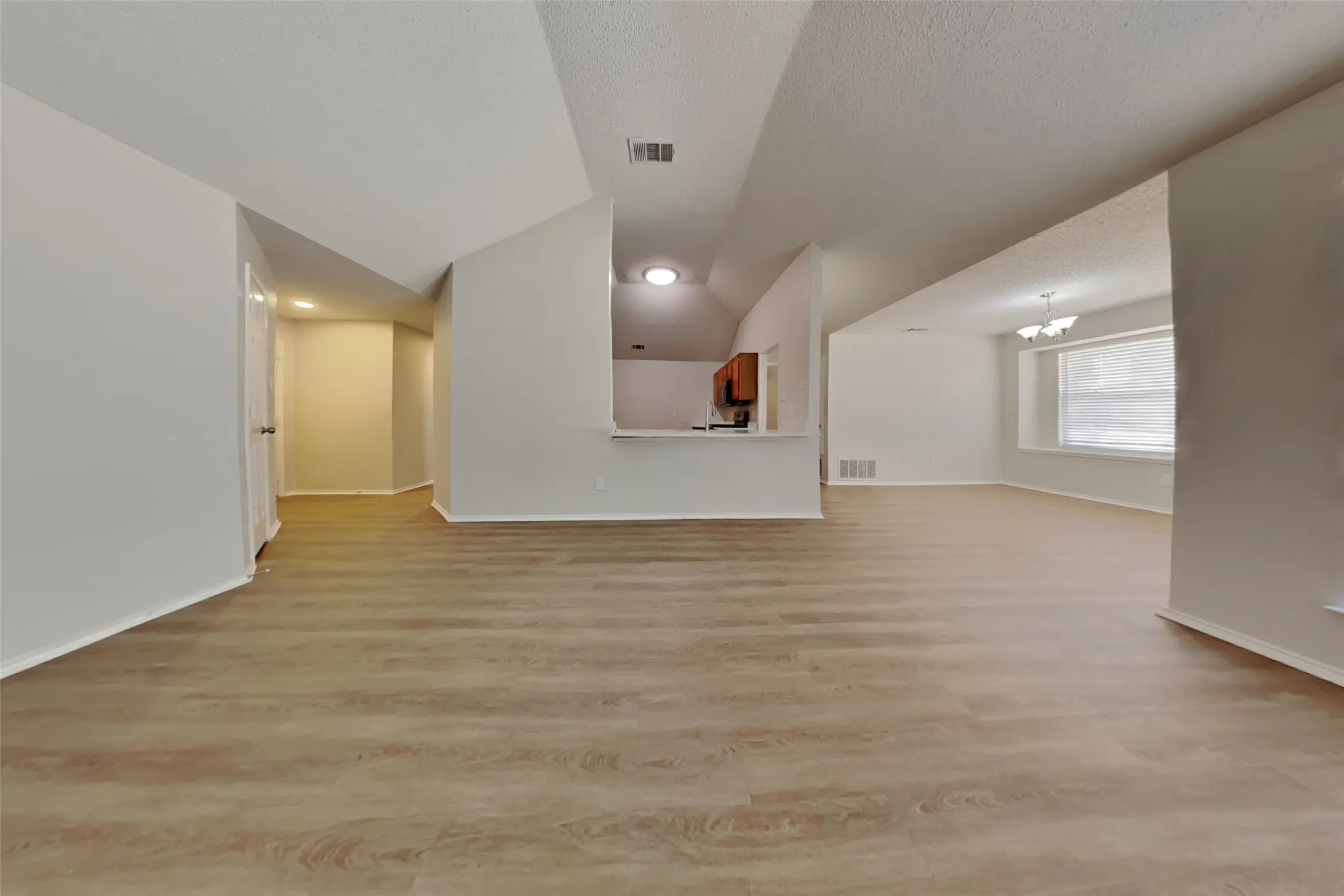 Single Family Residence For Rent in Tarrant County , 2822 White Oak Drive, Grand Prairie, Texas 75052, 3 Bedroom, 2 Bathroom, 2 Garage spaces, 1,545 Sqft, built in 1987, mls#21376998, Real Estate Agent in Grand Prairie, Homes For Rent in Tarrant county, Homes For Rent in Grand Prairie, Realtor in Grand Prairie Texas, Real Estate Brokerage Independent Realty Texas, Luminita Cordes Realtor