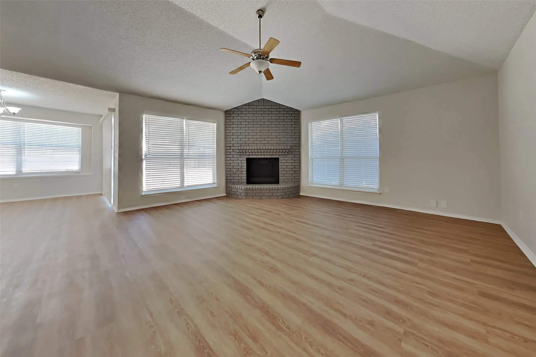 Single Family Residence For Rent in Tarrant County , 2822 White Oak Drive, Grand Prairie, Texas 75052, 3 Bedroom, 2 Bathroom, 2 Garage spaces, 1,545 Sqft, built in 1987, mls#21376998, Real Estate Agent in Grand Prairie, Homes For Rent in Tarrant county, Homes For Rent in Grand Prairie, Realtor in Grand Prairie Texas, Real Estate Brokerage Independent Realty Texas, Luminita Cordes Realtor