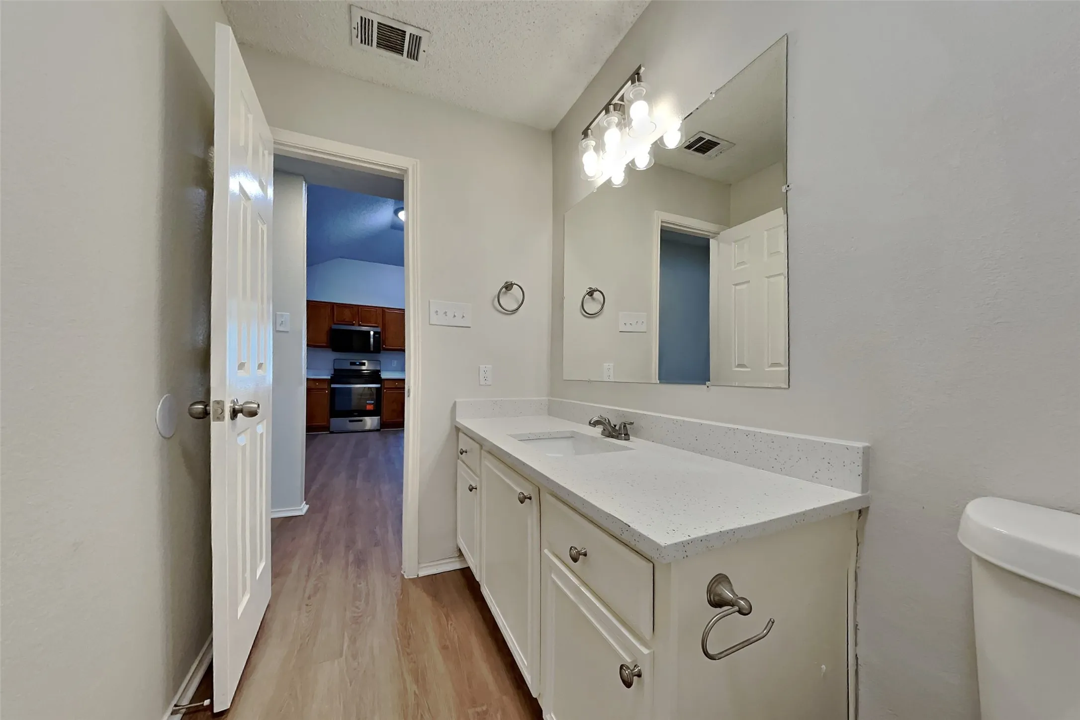 Single Family Residence For Rent in Tarrant County , 2822 White Oak Drive, Grand Prairie, Texas 75052, 3 Bedroom, 2 Bathroom, 2 Garage spaces, 1,545 Sqft, built in 1987, mls#21376998, Real Estate Agent in Grand Prairie, Homes For Rent in Tarrant county, Homes For Rent in Grand Prairie, Realtor in Grand Prairie Texas, Real Estate Brokerage Independent Realty Texas, Luminita Cordes Realtor