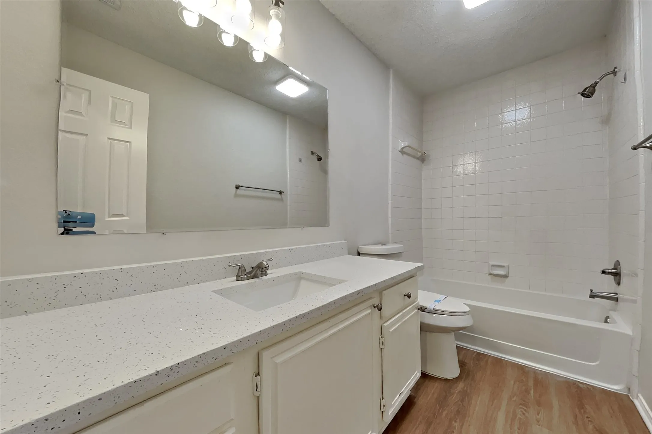 Single Family Residence For Rent in Tarrant County , 2822 White Oak Drive, Grand Prairie, Texas 75052, 3 Bedroom, 2 Bathroom, 2 Garage spaces, 1,545 Sqft, built in 1987, mls#21376998, Real Estate Agent in Grand Prairie, Homes For Rent in Tarrant county, Homes For Rent in Grand Prairie, Realtor in Grand Prairie Texas, Real Estate Brokerage Independent Realty Texas, Luminita Cordes Realtor