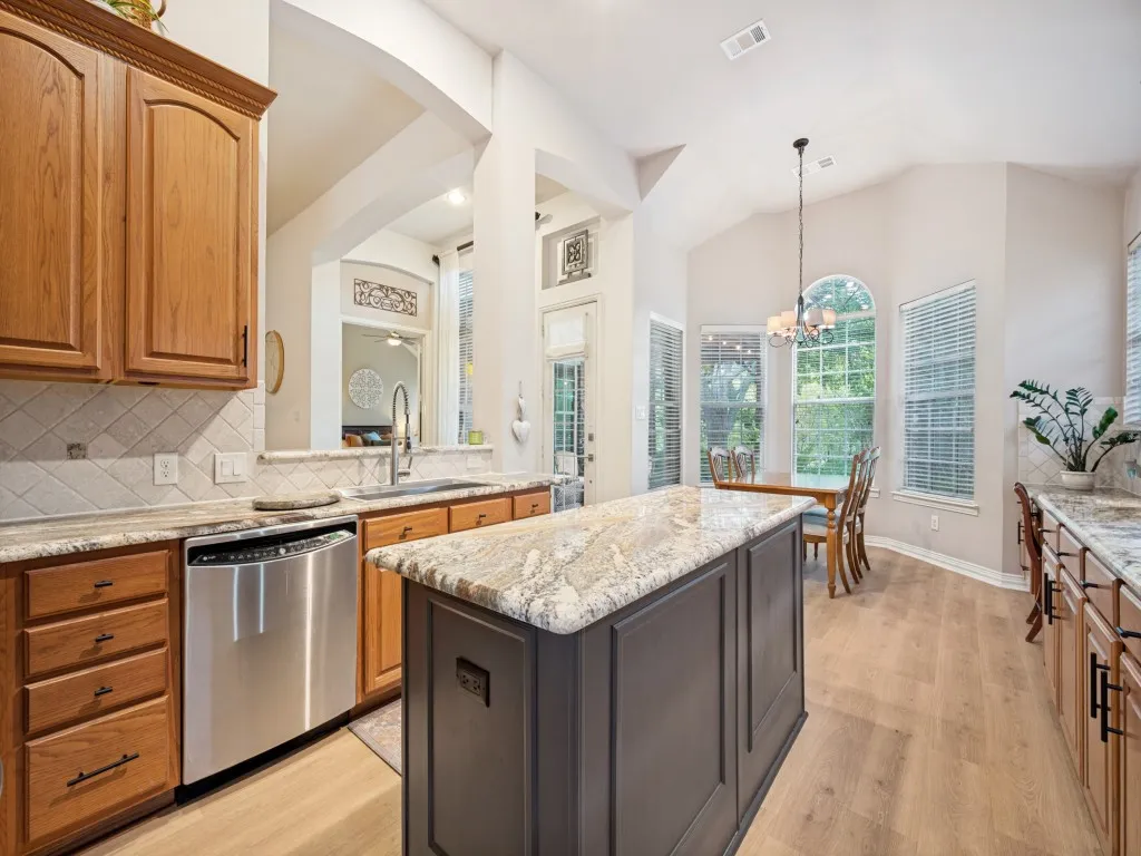 Single Family Residence For Sale in Denton County , 1869 Rio Blanco Drive, Frisco, Texas 75033, 3 Bedroom, 3 Bathroom, 2 Garage spaces, 2,606 Sqft, built in 2000, mls#21376979, Real Estate Agent in Frisco, Homes For Sale in Denton county, Homes For Sale in Frisco, Realtor in Frisco Texas, Real Estate Brokerage Independent Realty Texas, Luminita Cordes Realtor