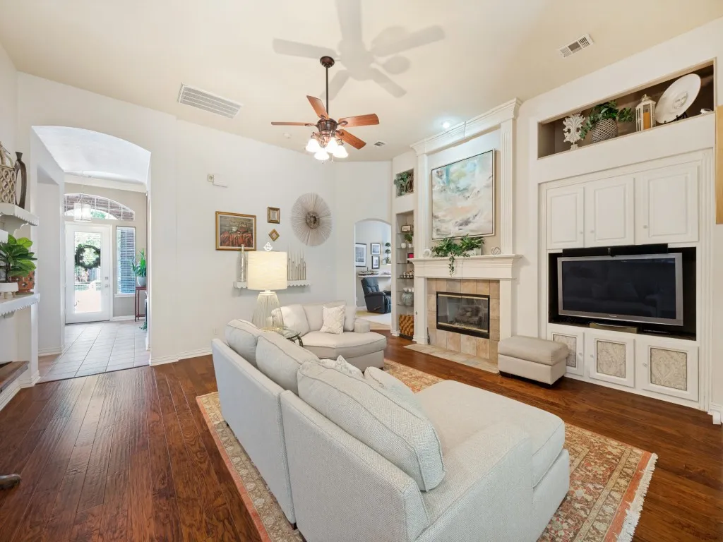 Single Family Residence For Sale in Denton County , 1869 Rio Blanco Drive, Frisco, Texas 75033, 3 Bedroom, 3 Bathroom, 2 Garage spaces, 2,606 Sqft, built in 2000, mls#21376979, Real Estate Agent in Frisco, Homes For Sale in Denton county, Homes For Sale in Frisco, Realtor in Frisco Texas, Real Estate Brokerage Independent Realty Texas, Luminita Cordes Realtor