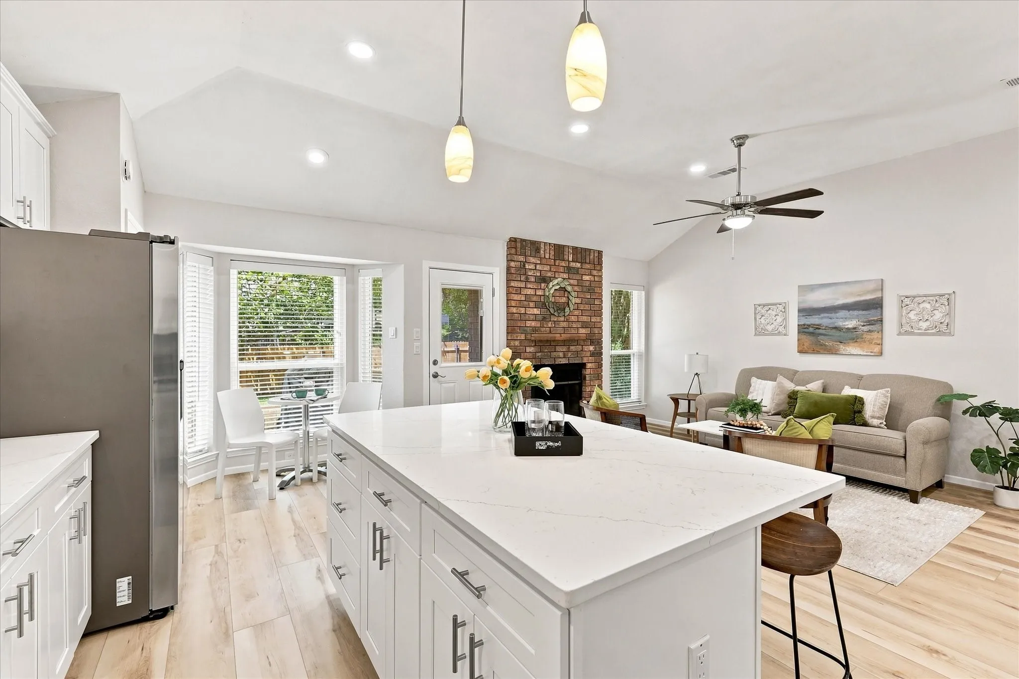 Single Family Residence For Sale in Tarrant County , 4300 Downsview Court, Arlington, Texas 76016, 3 Bedroom, 2 Bathroom, 2 Garage spaces, 1,762 Sqft, built in 1988, mls#21368779, Real Estate Agent in Arlington, Homes For Sale in Tarrant county, Homes For Sale in Arlington, Realtor in Arlington Texas, Real Estate Brokerage Independent Realty Texas, Luminita Cordes Realtor
