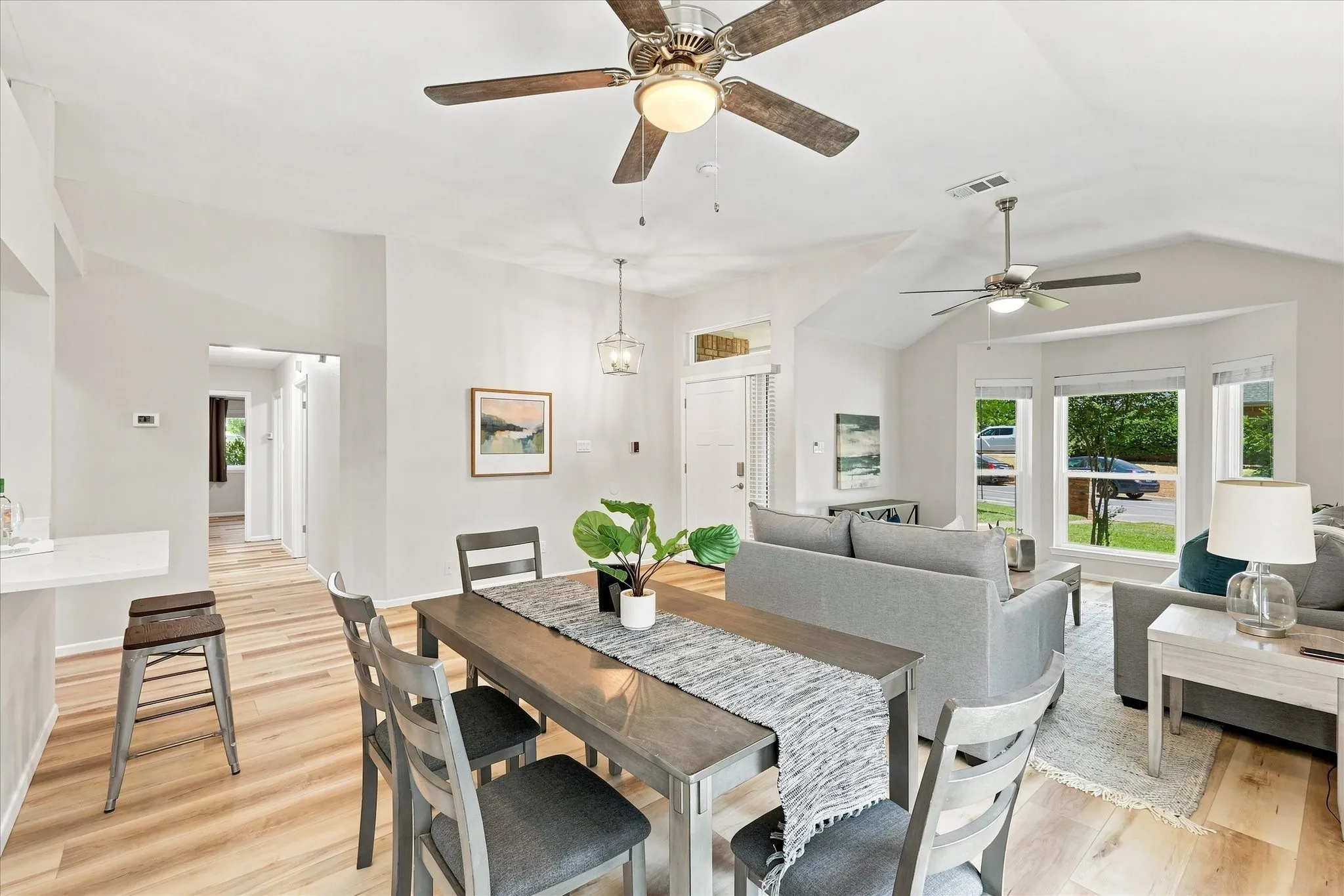 Single Family Residence For Sale in Tarrant County , 4300 Downsview Court, Arlington, Texas 76016, 3 Bedroom, 2 Bathroom, 2 Garage spaces, 1,762 Sqft, built in 1988, mls#21368779, Real Estate Agent in Arlington, Homes For Sale in Tarrant county, Homes For Sale in Arlington, Realtor in Arlington Texas, Real Estate Brokerage Independent Realty Texas, Luminita Cordes Realtor