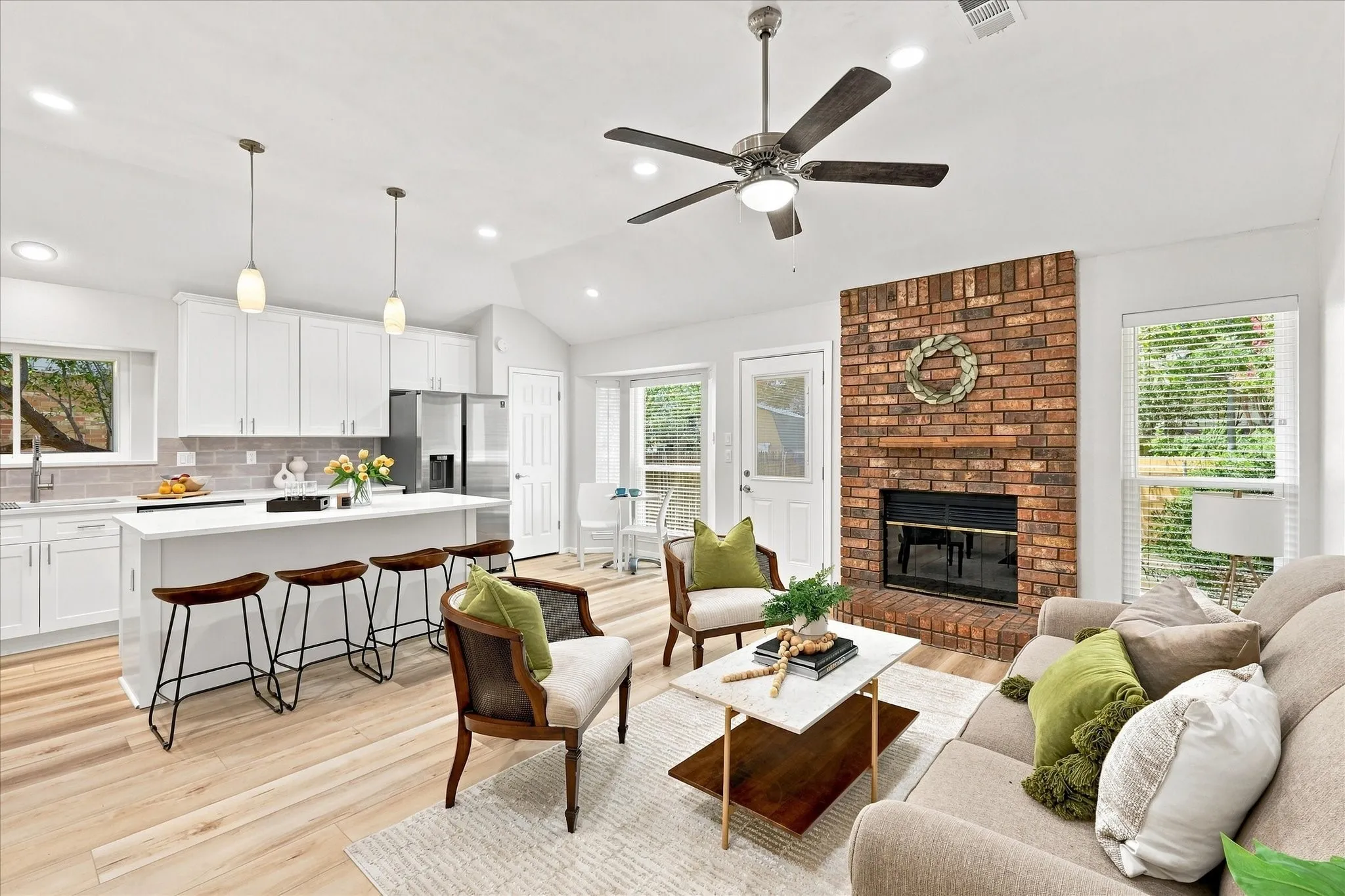 Single Family Residence For Sale in Tarrant County , 4300 Downsview Court, Arlington, Texas 76016, 3 Bedroom, 2 Bathroom, 2 Garage spaces, 1,762 Sqft, built in 1988, mls#21368779, Real Estate Agent in Arlington, Homes For Sale in Tarrant county, Homes For Sale in Arlington, Realtor in Arlington Texas, Real Estate Brokerage Independent Realty Texas, Luminita Cordes Realtor