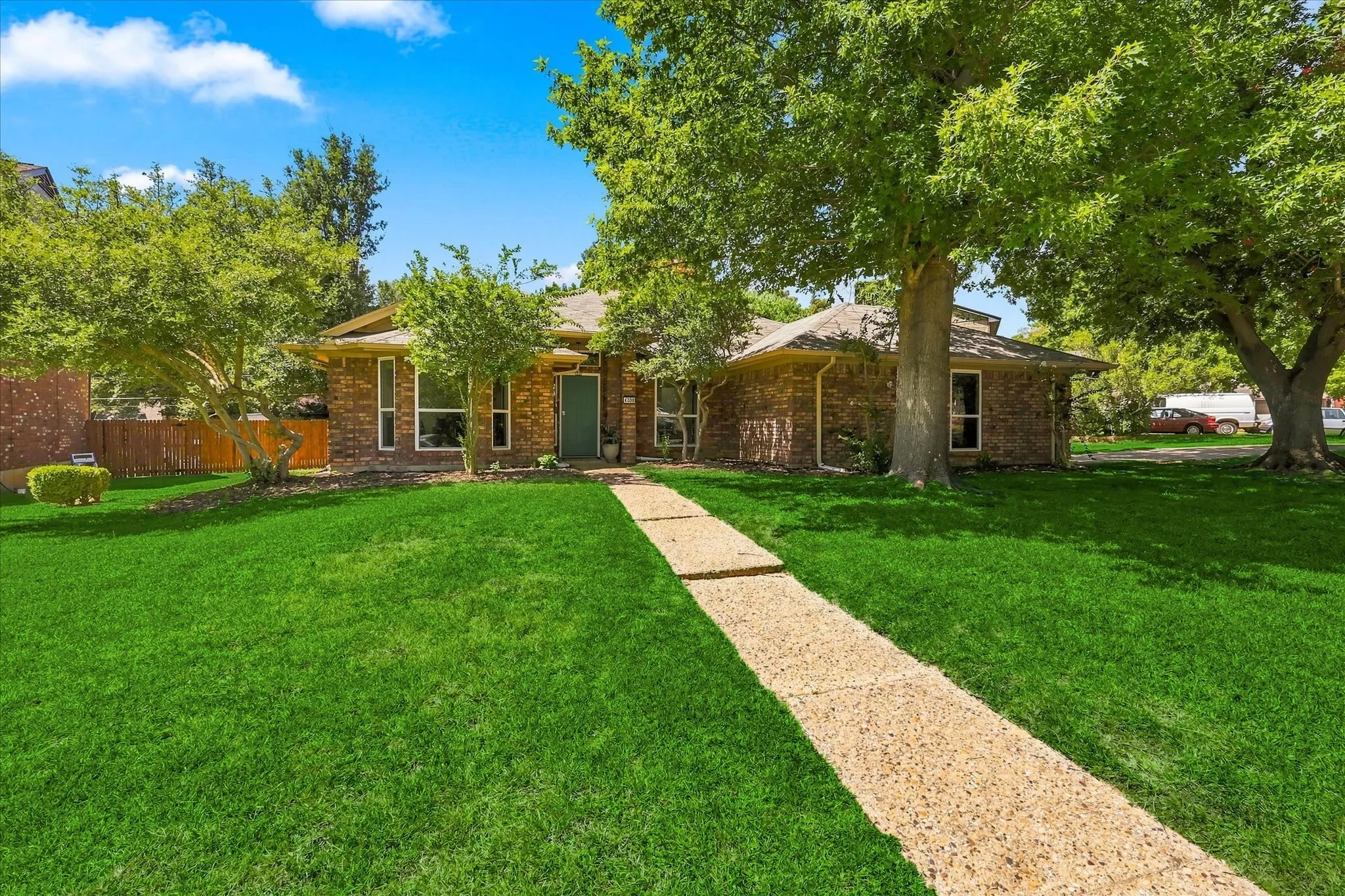 Single Family Residence For Sale in Tarrant County , 4300 Downsview Court, Arlington, Texas 76016, 3 Bedroom, 2 Bathroom, 2 Garage spaces, 1,762 Sqft, built in 1988, mls#21368779, Real Estate Agent in Arlington, Homes For Sale in Tarrant county, Homes For Sale in Arlington, Realtor in Arlington Texas, Real Estate Brokerage Independent Realty Texas, Luminita Cordes Realtor