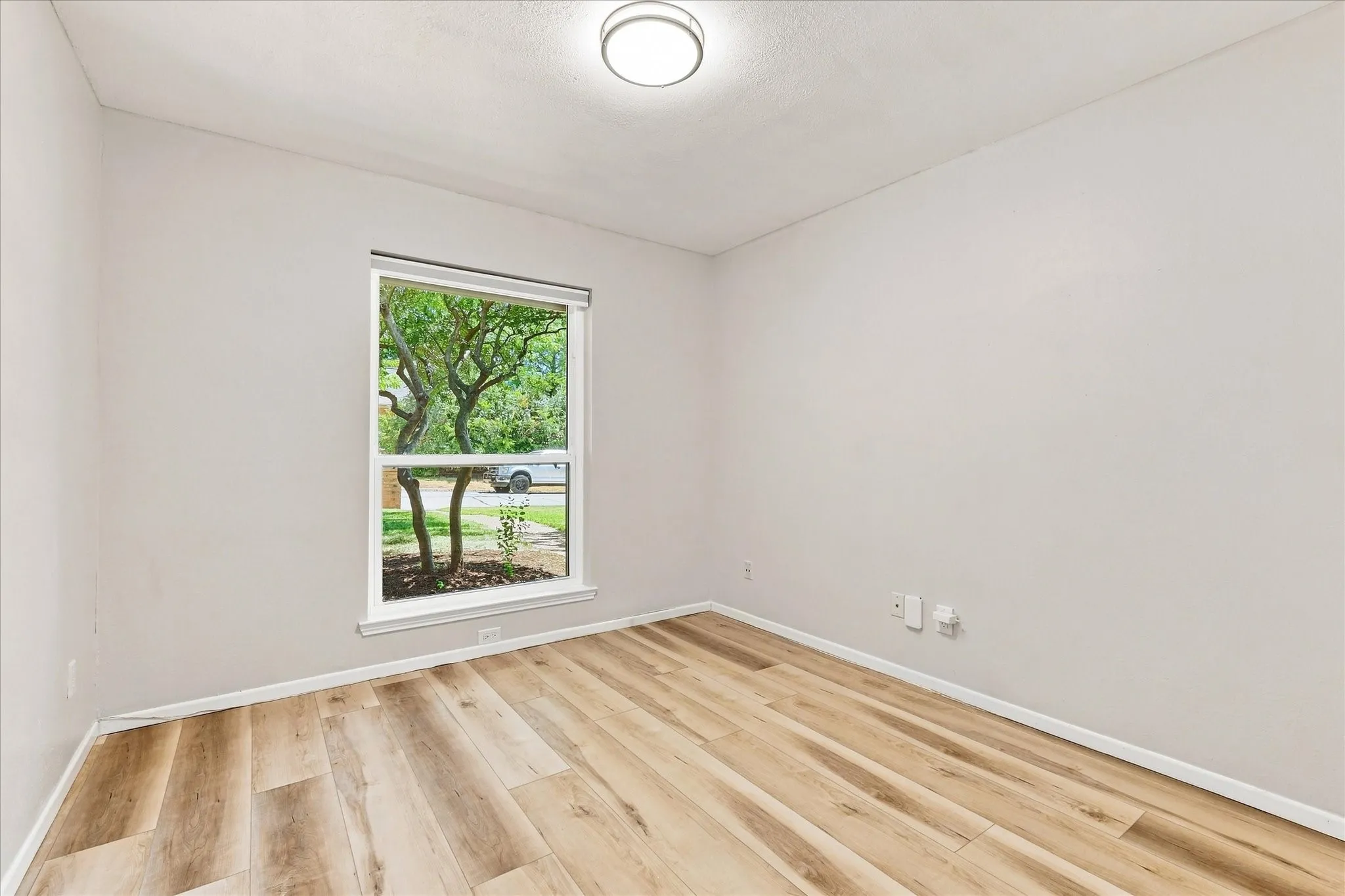 Single Family Residence For Sale in Tarrant County , 4300 Downsview Court, Arlington, Texas 76016, 3 Bedroom, 2 Bathroom, 2 Garage spaces, 1,762 Sqft, built in 1988, mls#21368779, Real Estate Agent in Arlington, Homes For Sale in Tarrant county, Homes For Sale in Arlington, Realtor in Arlington Texas, Real Estate Brokerage Independent Realty Texas, Luminita Cordes Realtor