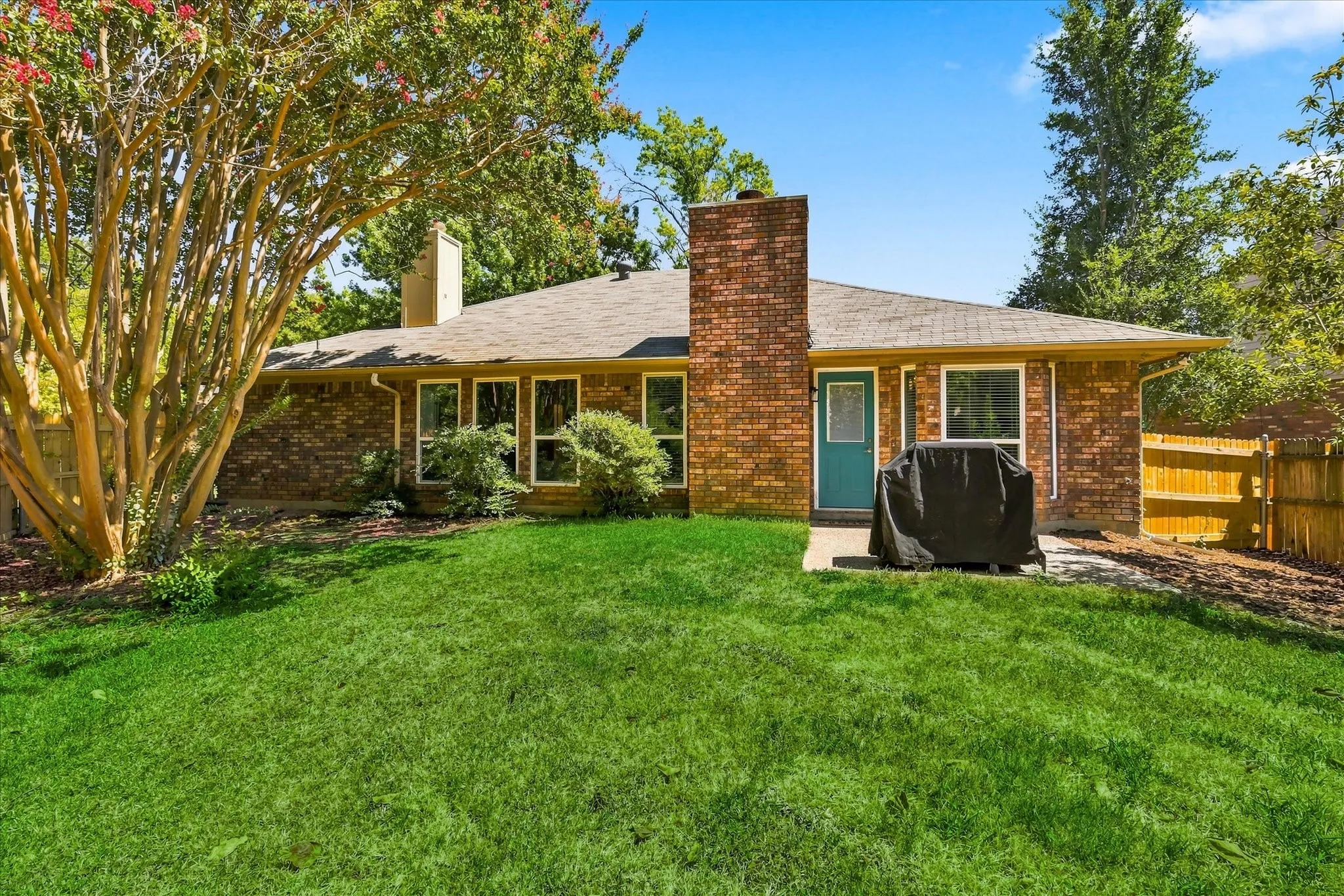 Single Family Residence For Sale in Tarrant County , 4300 Downsview Court, Arlington, Texas 76016, 3 Bedroom, 2 Bathroom, 2 Garage spaces, 1,762 Sqft, built in 1988, mls#21368779, Real Estate Agent in Arlington, Homes For Sale in Tarrant county, Homes For Sale in Arlington, Realtor in Arlington Texas, Real Estate Brokerage Independent Realty Texas, Luminita Cordes Realtor