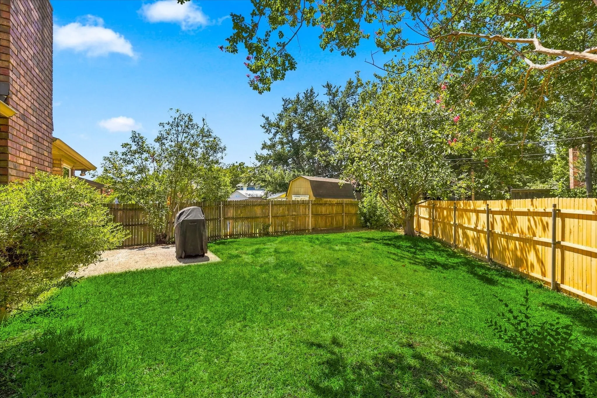 Single Family Residence For Sale in Tarrant County , 4300 Downsview Court, Arlington, Texas 76016, 3 Bedroom, 2 Bathroom, 2 Garage spaces, 1,762 Sqft, built in 1988, mls#21368779, Real Estate Agent in Arlington, Homes For Sale in Tarrant county, Homes For Sale in Arlington, Realtor in Arlington Texas, Real Estate Brokerage Independent Realty Texas, Luminita Cordes Realtor