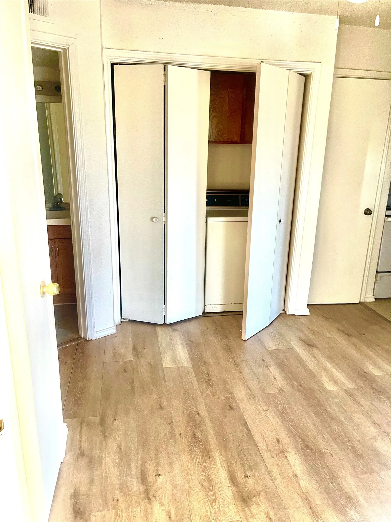 Condominium For Sale in Dallas County , 9520 Royal Lane 306, Dallas, Texas 75243, 1 Bedroom, 1 Bathroom, Garage spaces, 452 Sqft, built in 1983, mls#21371729, Real Estate Agent in Dallas, Homes For Sale in Dallas county, Homes For Sale in Dallas, Realtor in Dallas Texas, Real Estate Brokerage Independent Realty Texas, Luminita Cordes Realtor