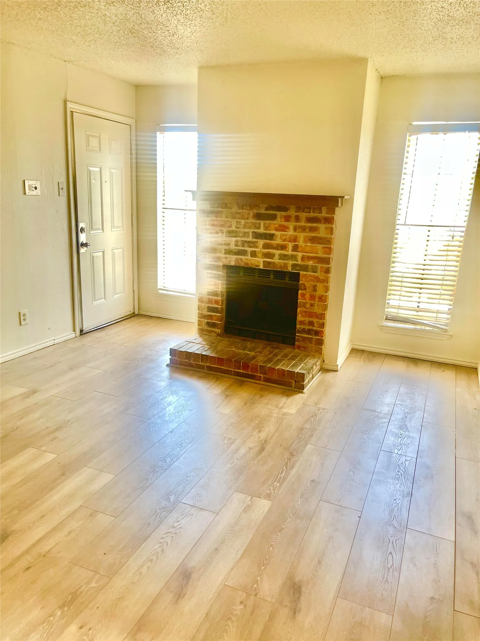 Condominium For Sale in Dallas County , 9520 Royal Lane 306, Dallas, Texas 75243, 1 Bedroom, 1 Bathroom, Garage spaces, 452 Sqft, built in 1983, mls#21371729, Real Estate Agent in Dallas, Homes For Sale in Dallas county, Homes For Sale in Dallas, Realtor in Dallas Texas, Real Estate Brokerage Independent Realty Texas, Luminita Cordes Realtor